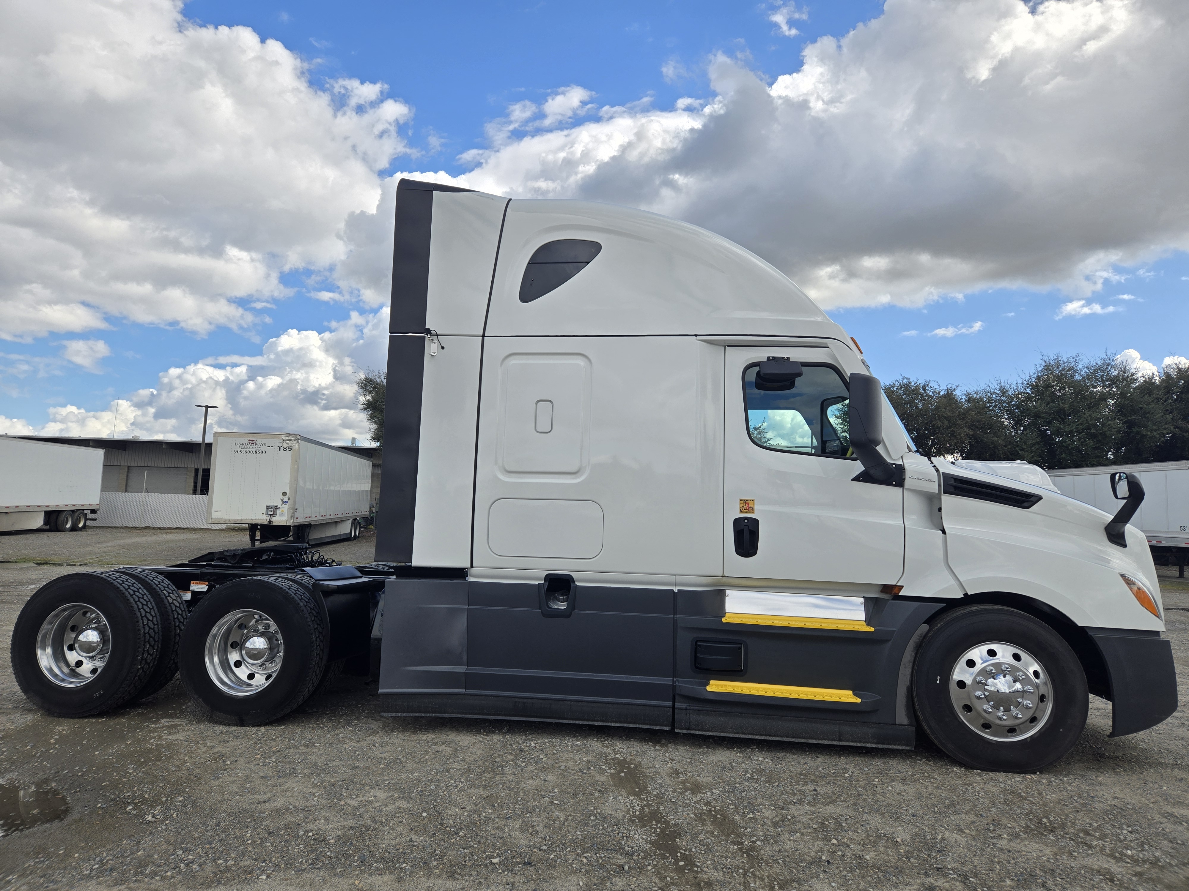 2021 FREIGHTLINER CASCADIA 126SLP - image 7