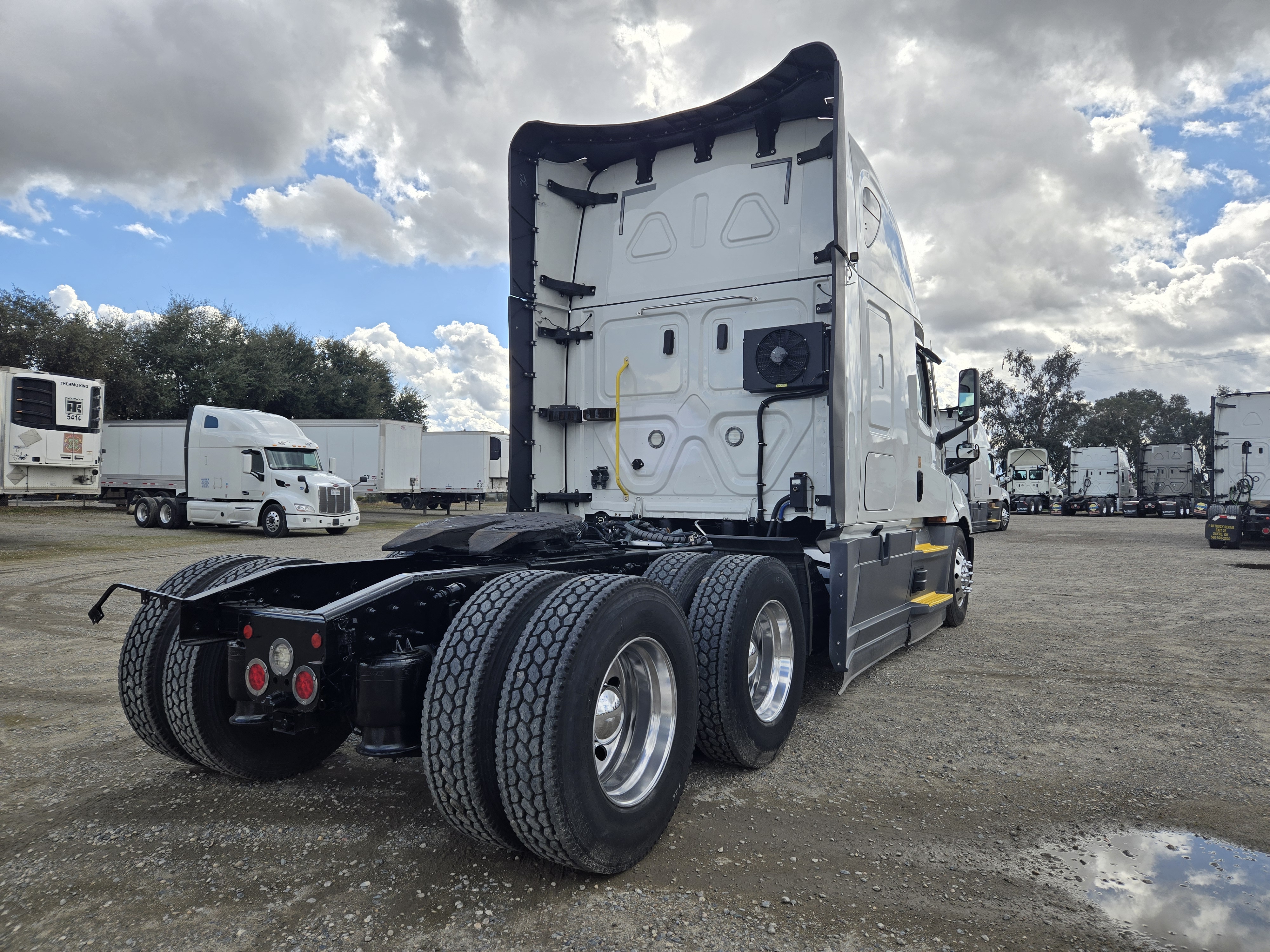 2021 FREIGHTLINER CASCADIA 126SLP - image 6