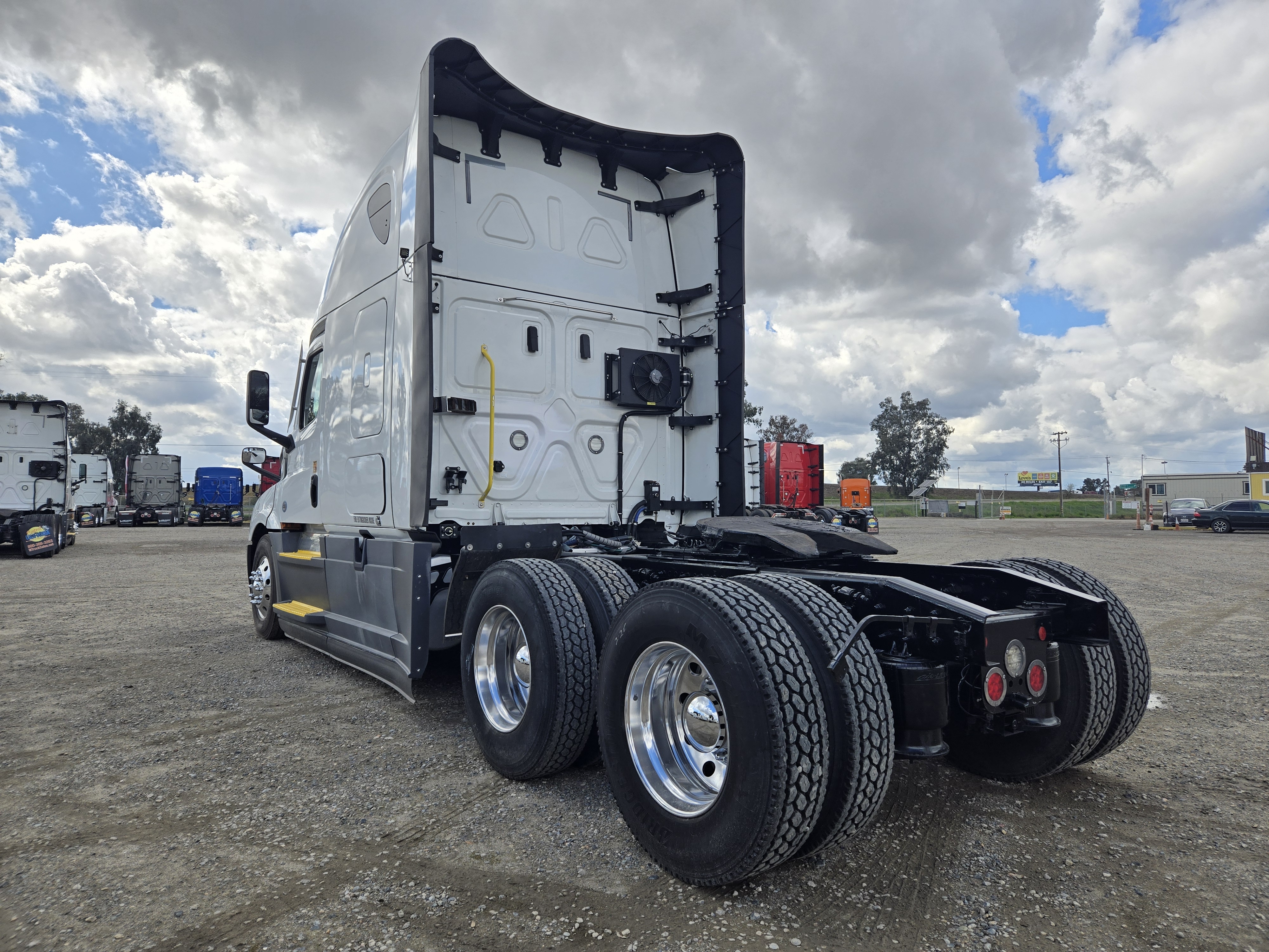 2021 FREIGHTLINER CASCADIA 126SLP - image 4