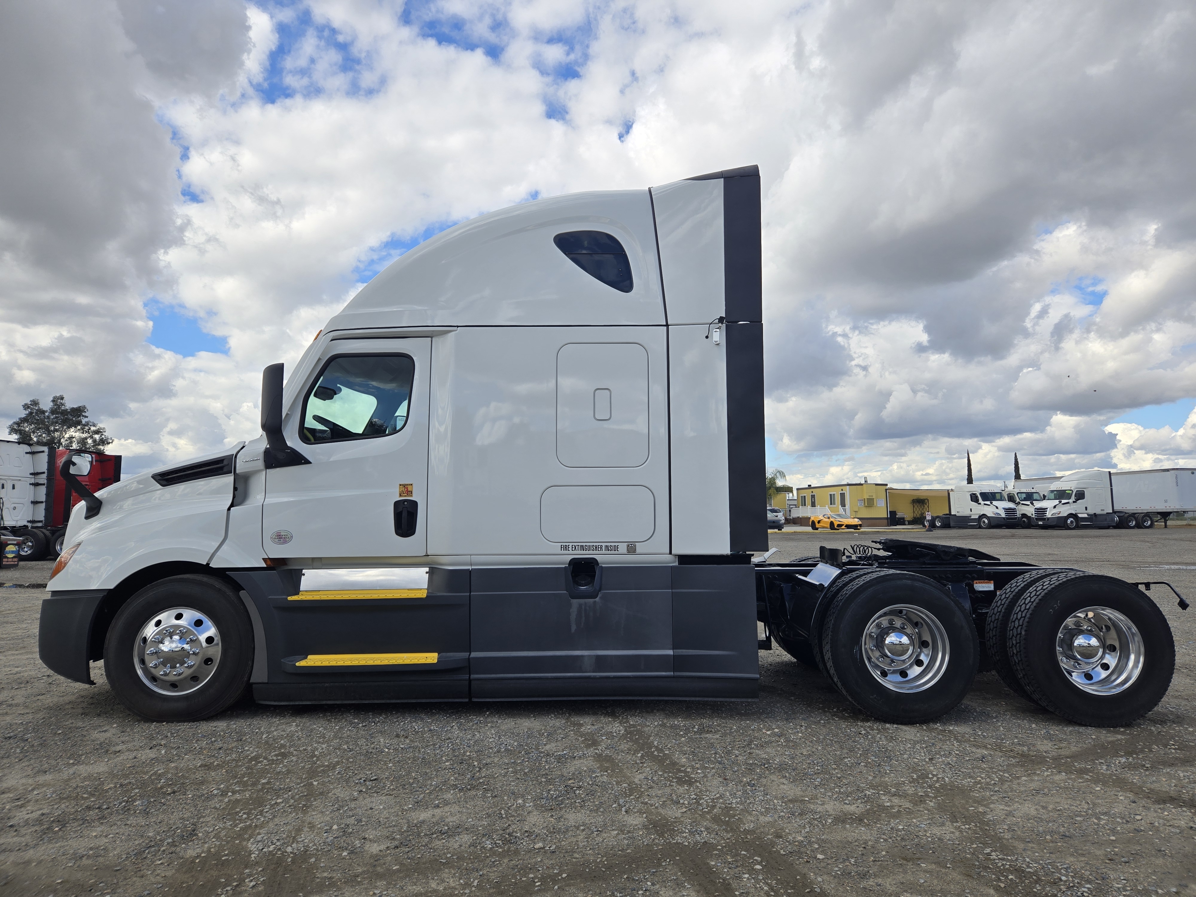 2021 FREIGHTLINER CASCADIA 126SLP - image 3