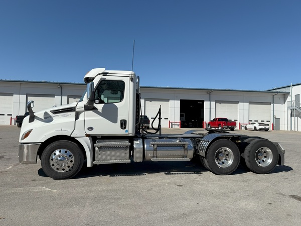 FREIGHTLINER CASCADIA 126DC 2022