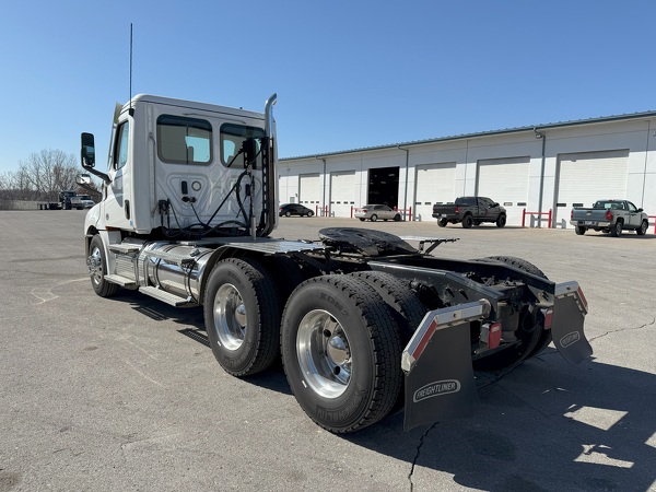 FREIGHTLINER CASCADIA 126DC 2022