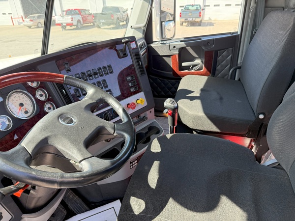 FREIGHTLINER 122SD 2021