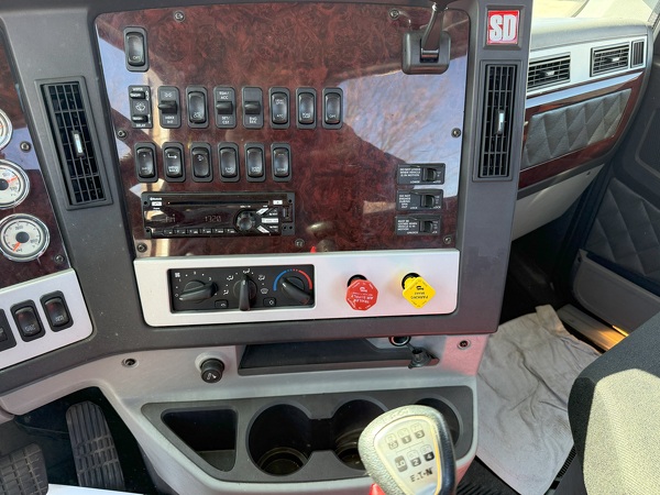 FREIGHTLINER 122SD 2021