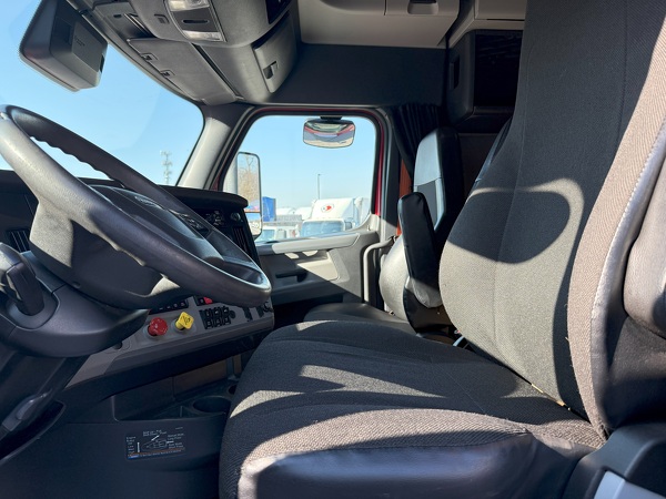 FREIGHTLINER CASCADIA 126SLP 2021