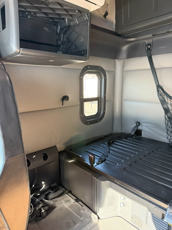 FREIGHTLINER CASCADIA 126SLP 2021