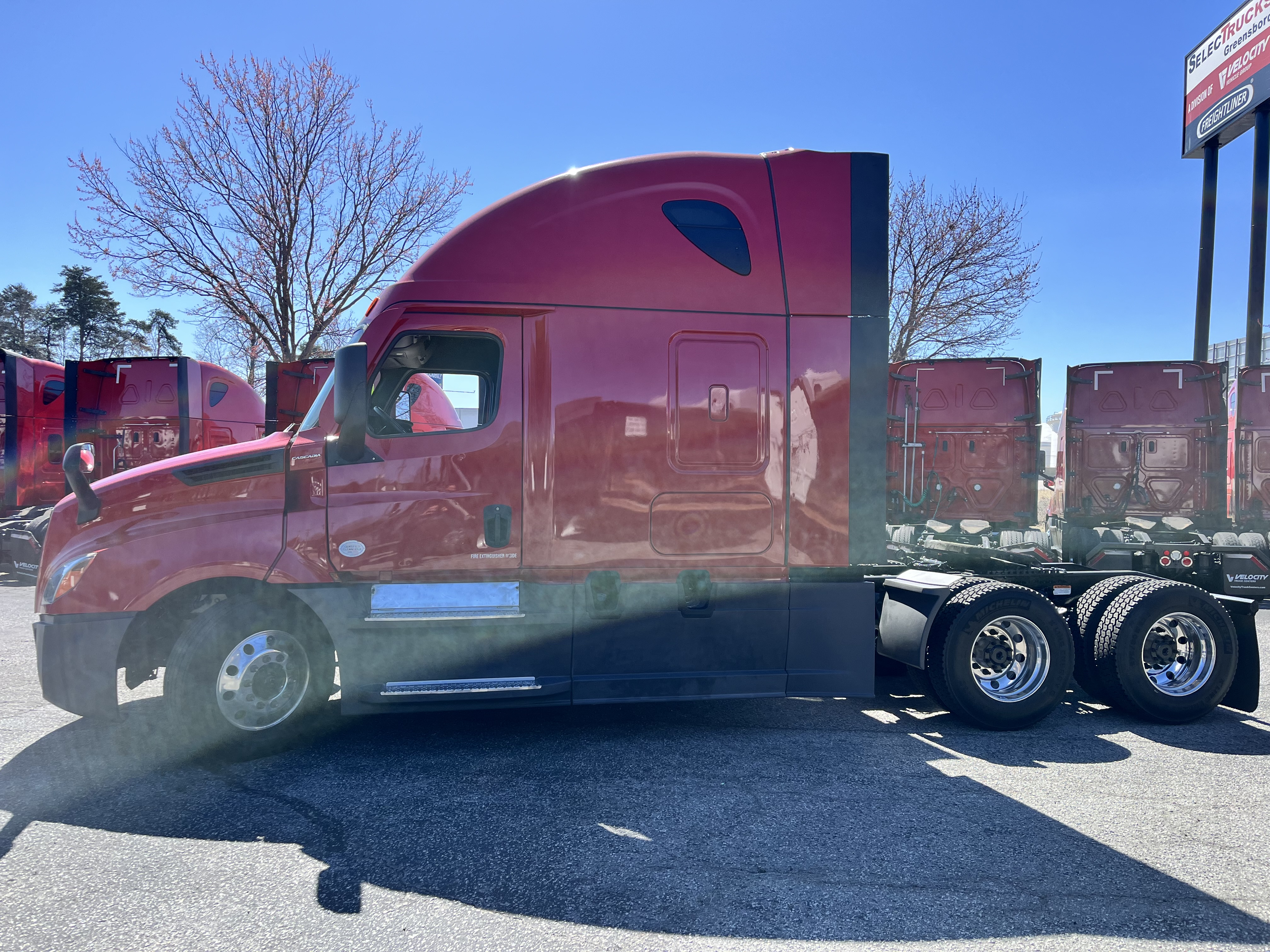 2021 FREIGHTLINER CASCADIA 126SLP - image 3
