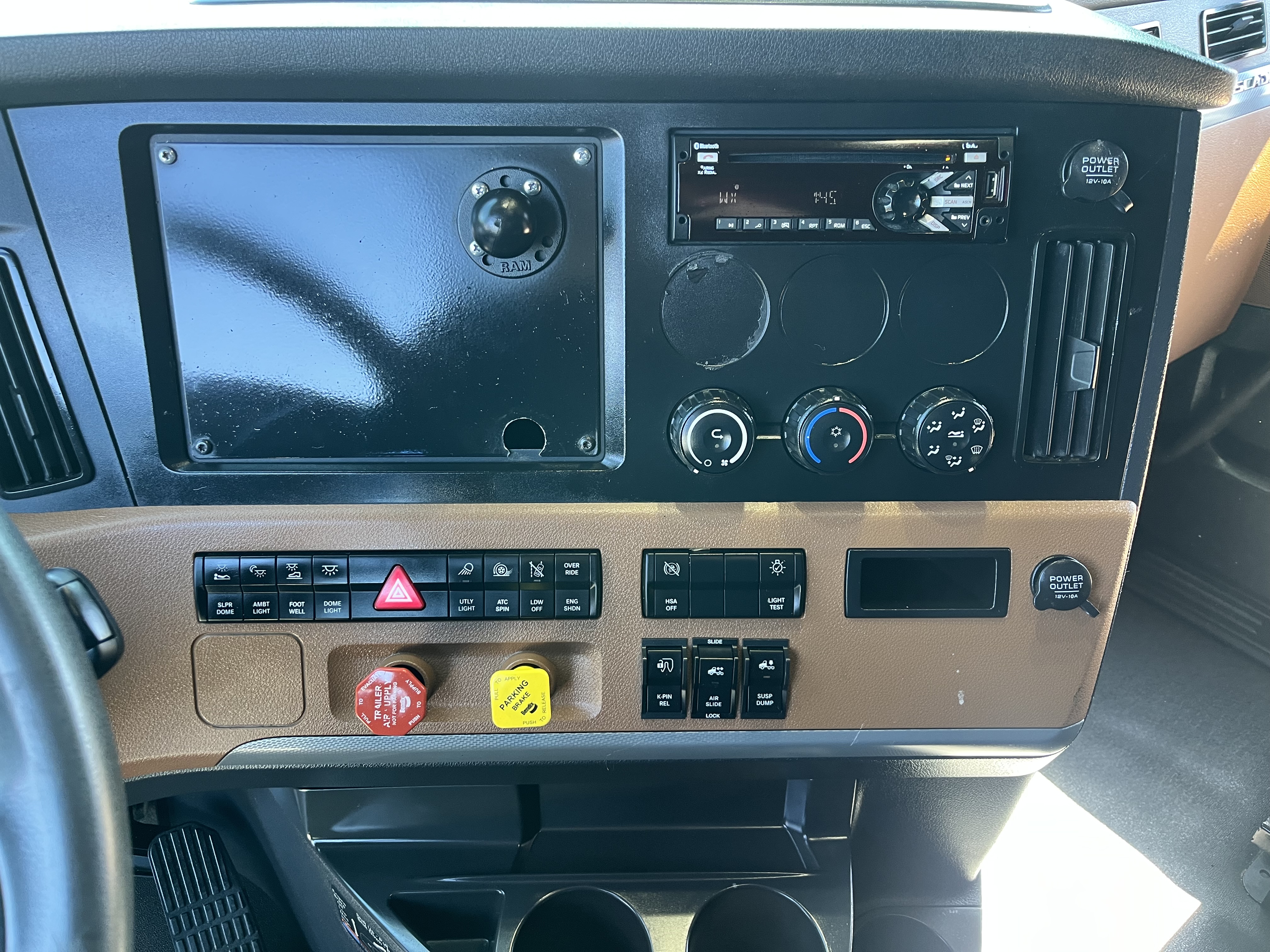 2021 FREIGHTLINER CASCADIA 126SLP - image 15