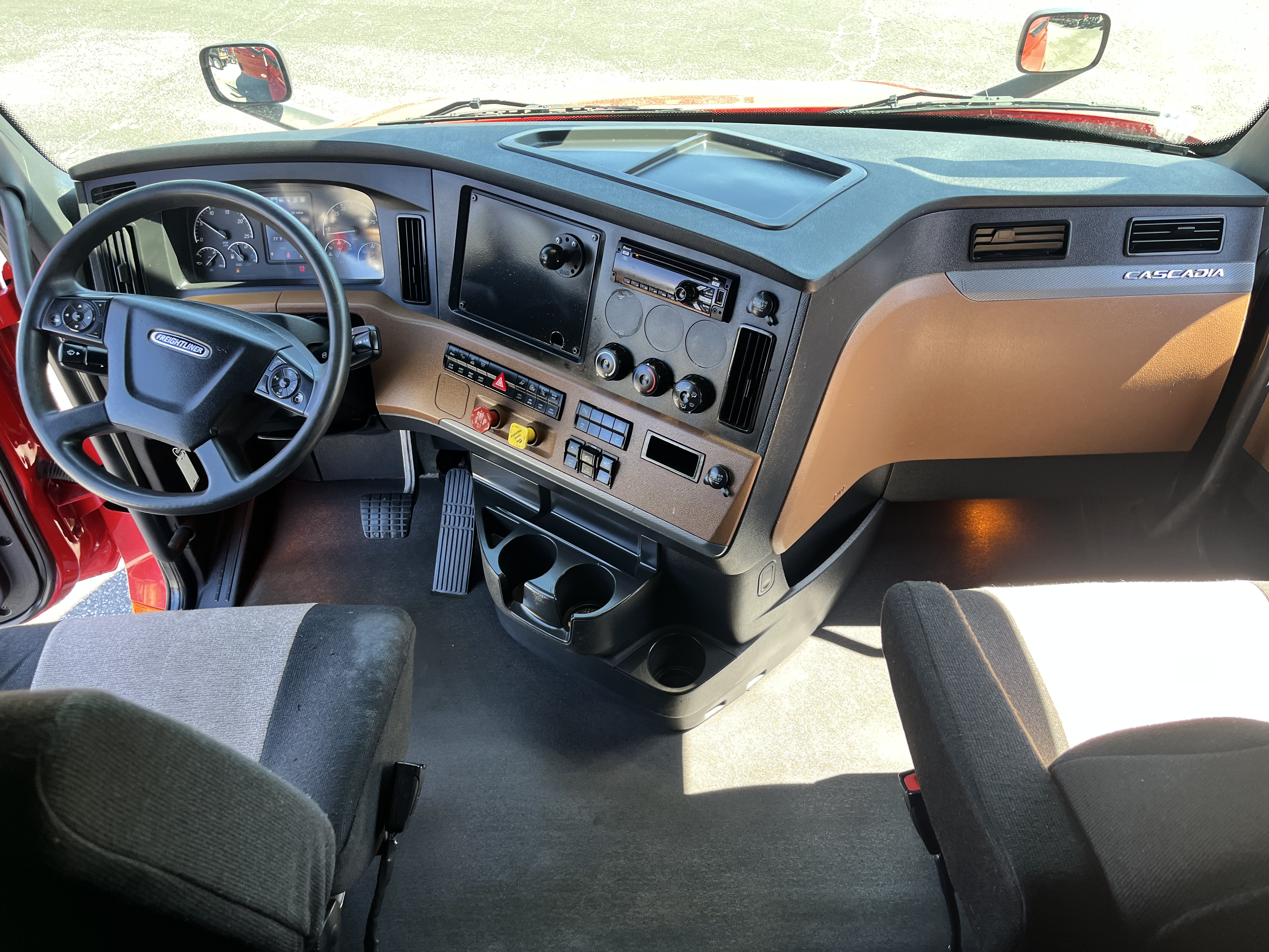 2021 FREIGHTLINER CASCADIA 126SLP - image 20