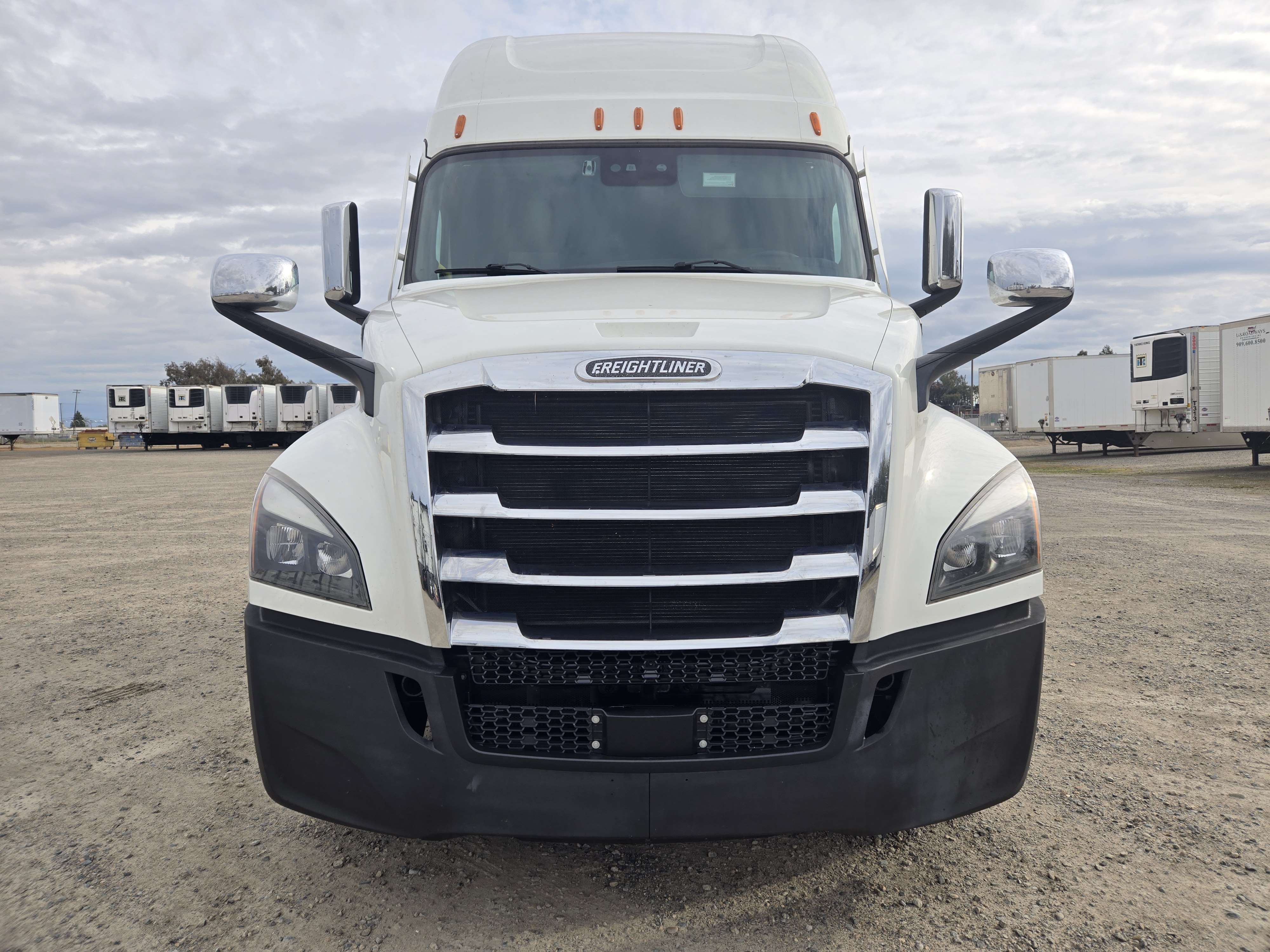 2022 FREIGHTLINER CASCADIA 126SLP - image 2