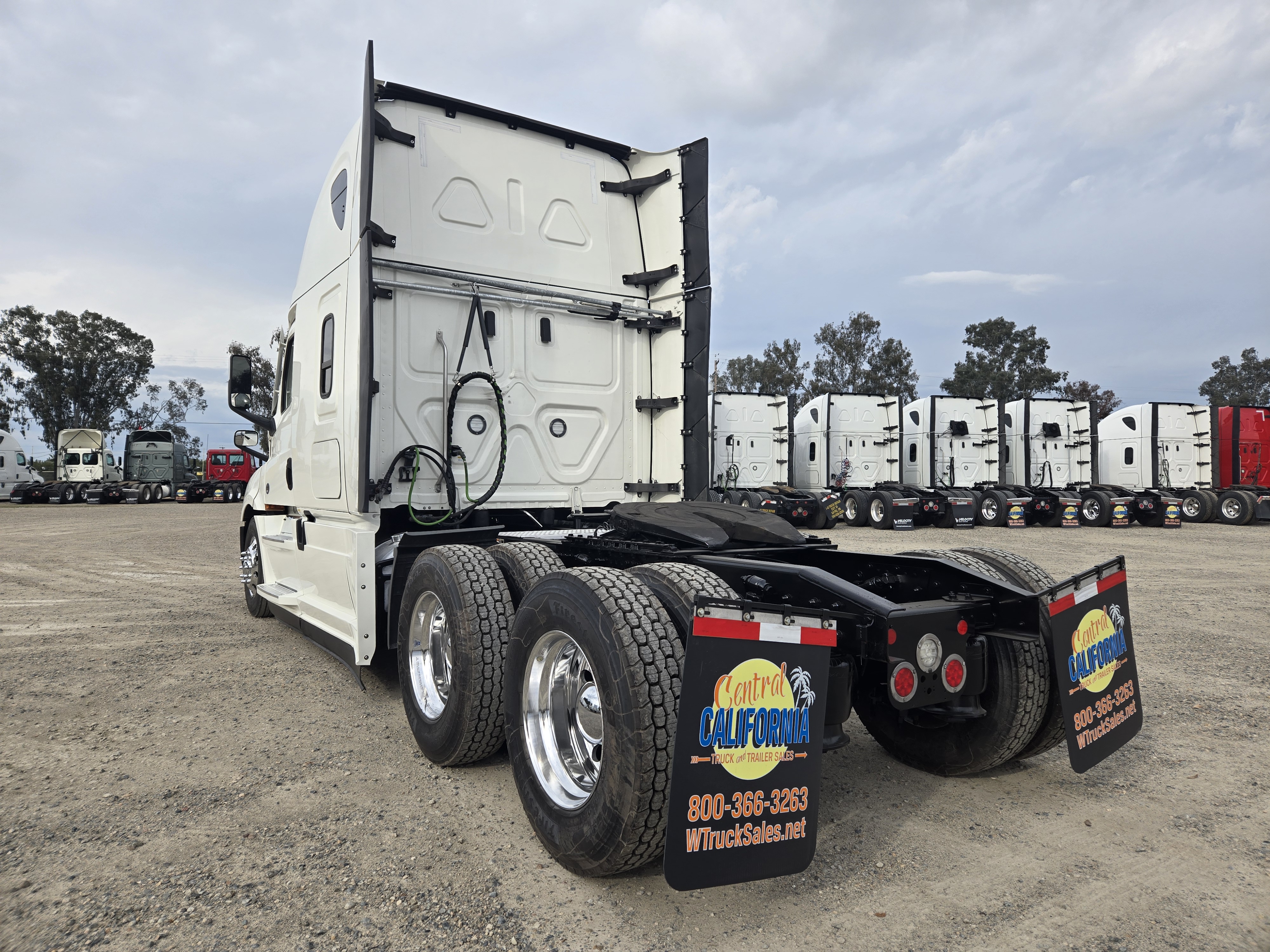 2022 FREIGHTLINER CASCADIA 126SLP - image 4