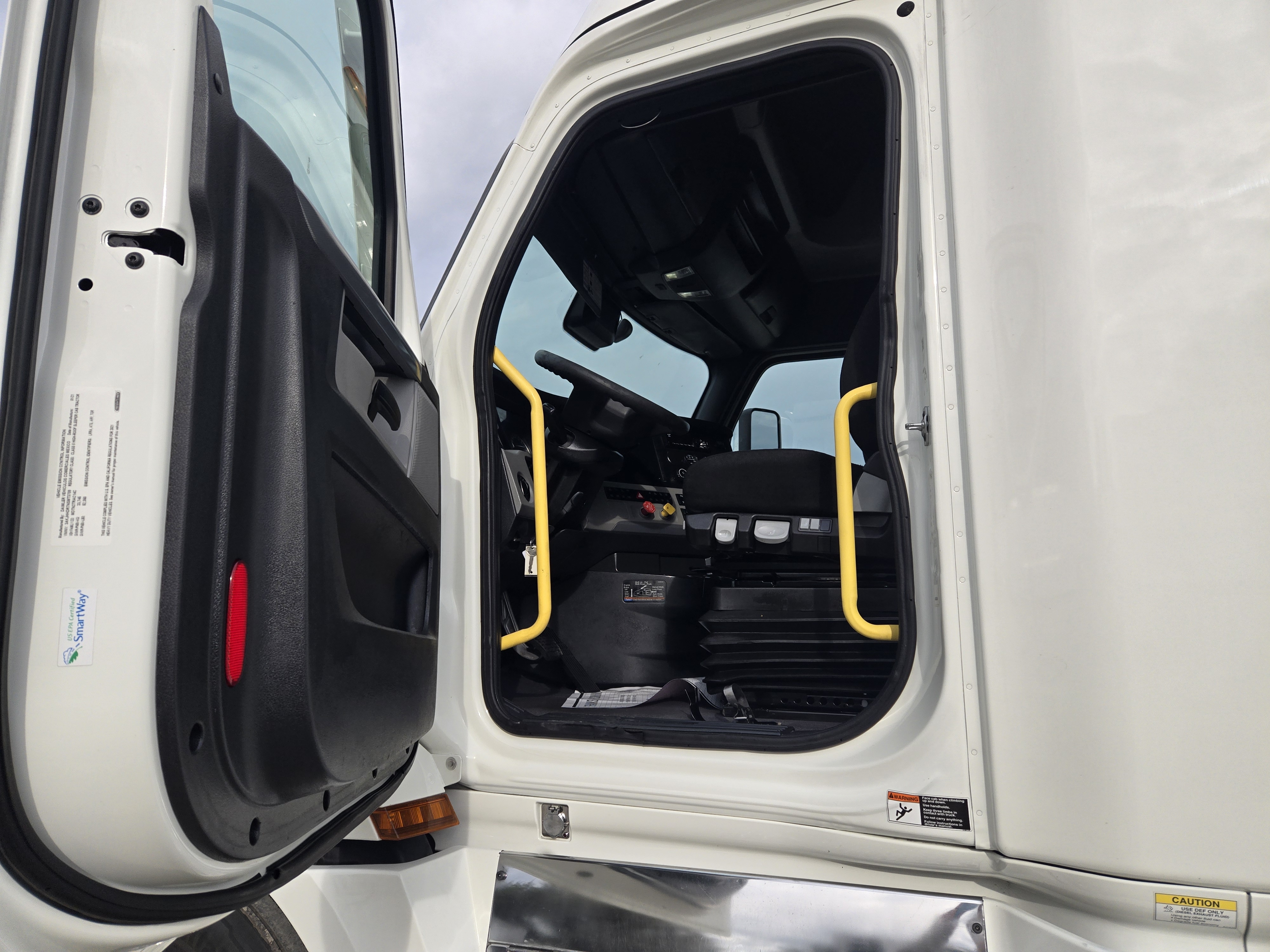 2022 FREIGHTLINER CASCADIA 126SLP - image 16