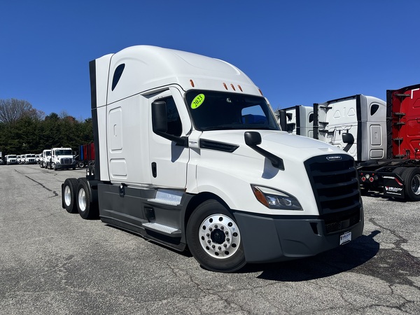 FREIGHTLINER CASCADIA 126SLP 