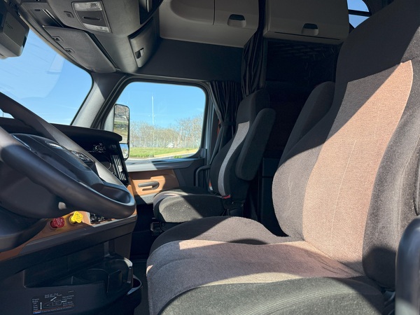 FREIGHTLINER CASCADIA 126SLP 2021