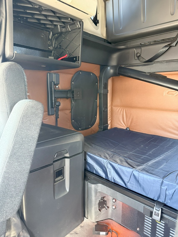 FREIGHTLINER CASCADIA 126SLP 2021