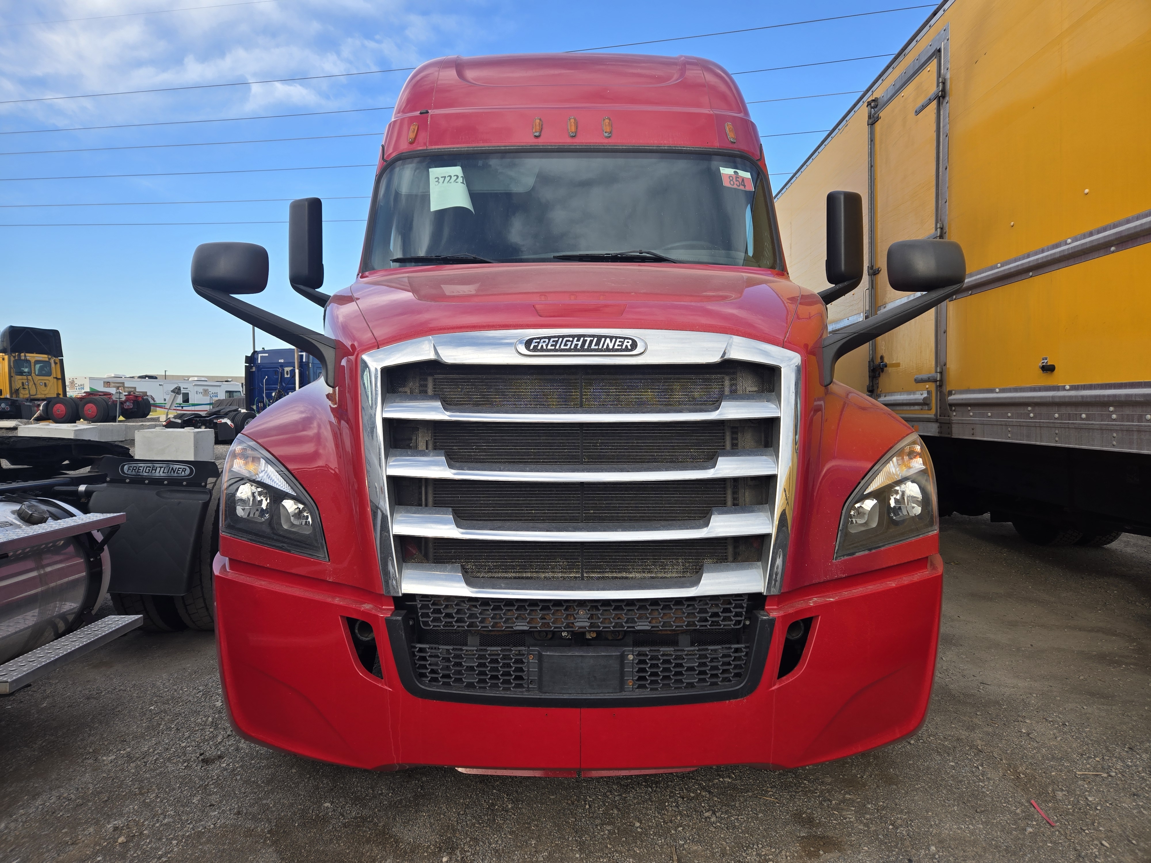 2020 FREIGHTLINER CASCADIA 126SLP - image 2