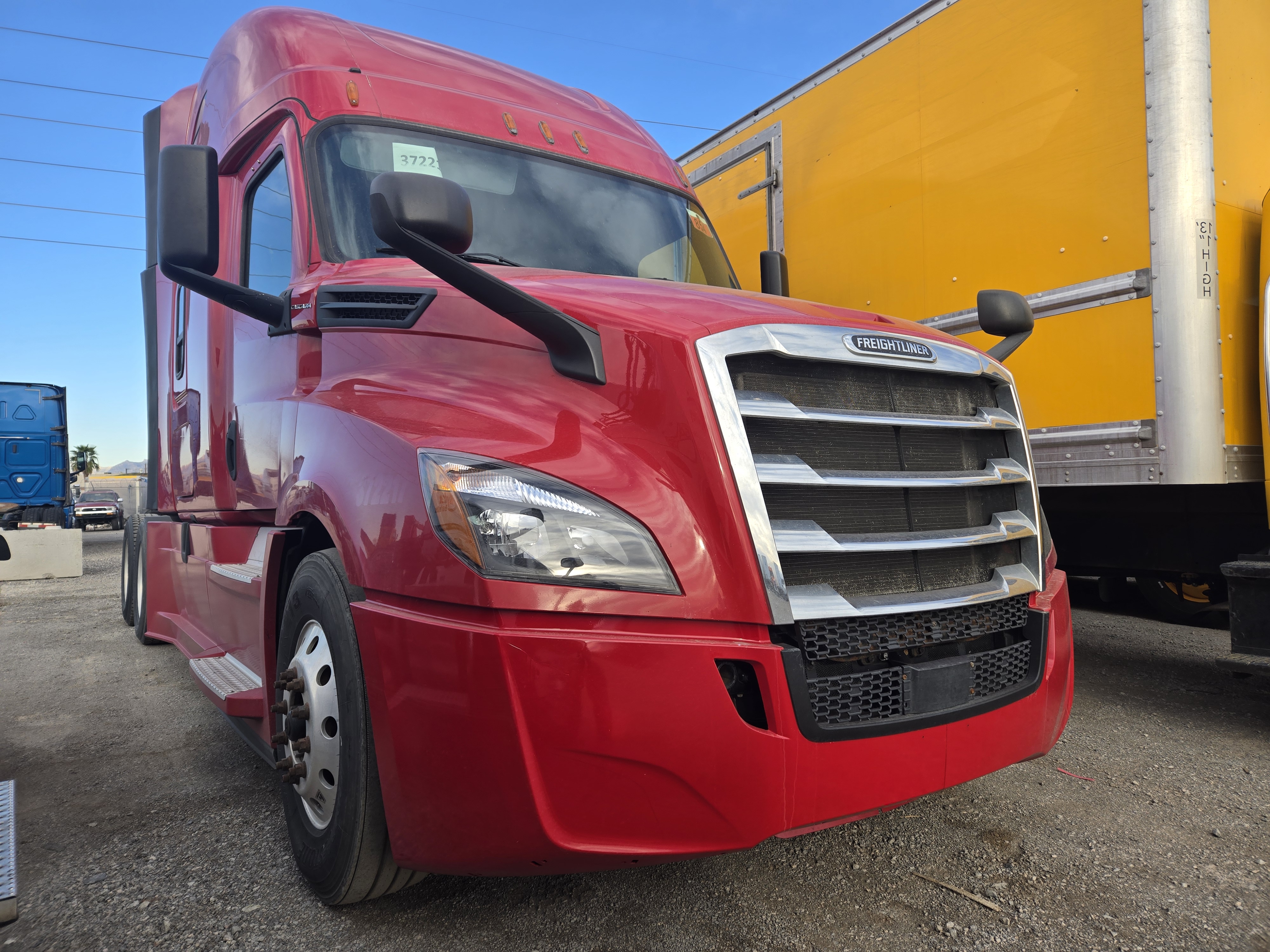 2020 FREIGHTLINER CASCADIA 126SLP - image 3
