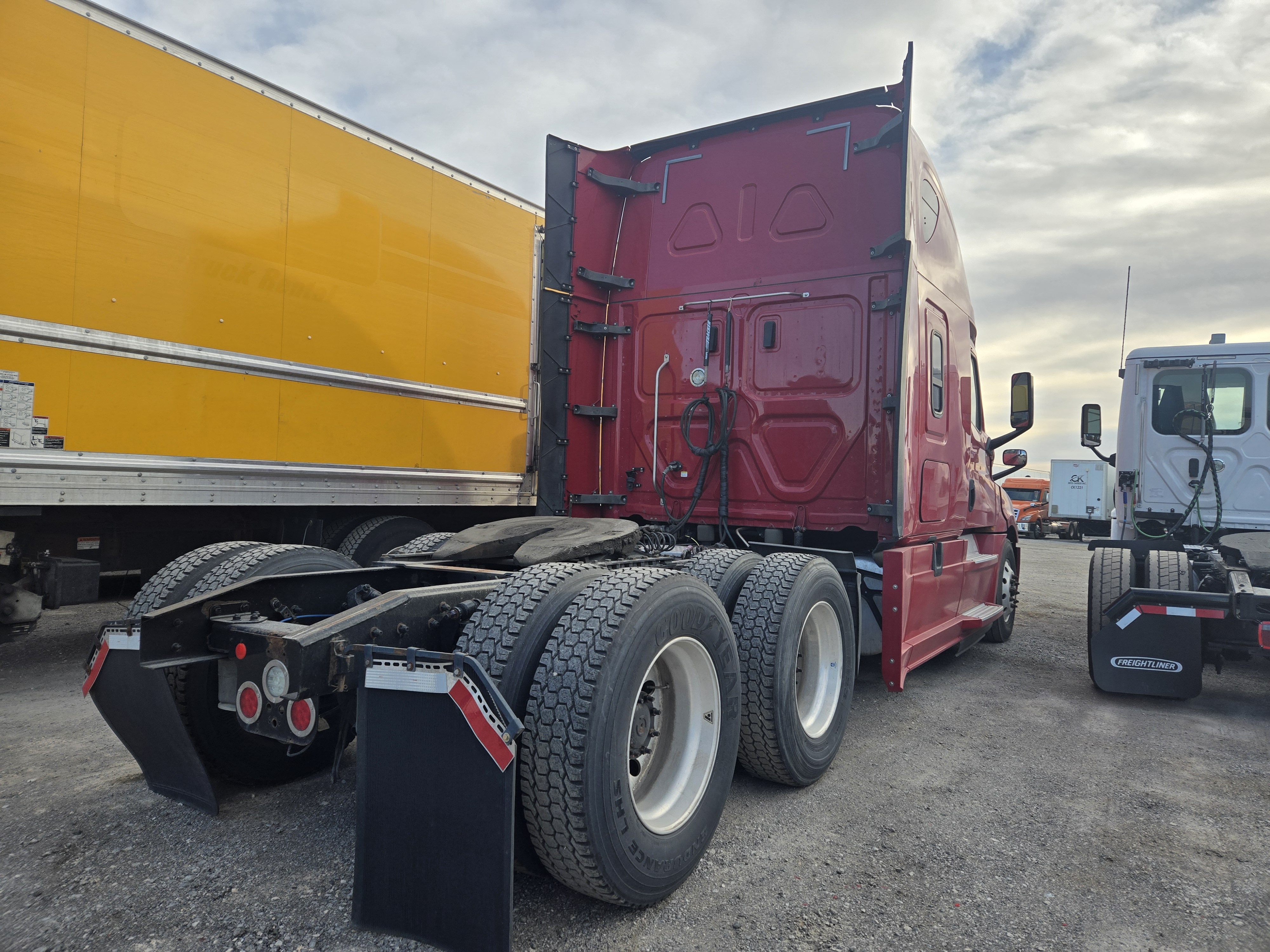 2020 FREIGHTLINER CASCADIA 126SLP - image 4