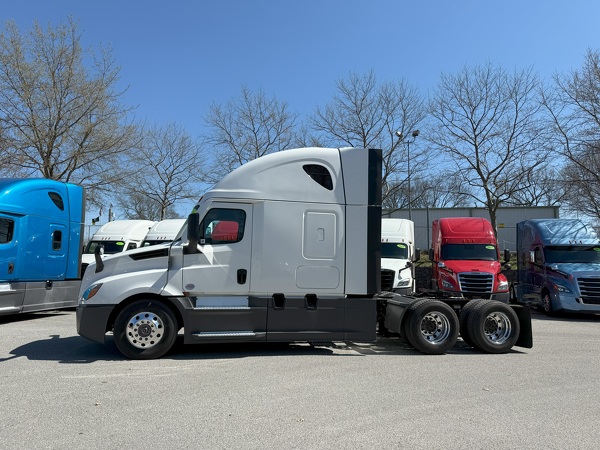 FREIGHTLINER CASCADIA 126SLP 2023