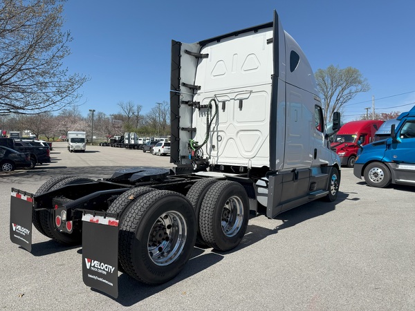 FREIGHTLINER CASCADIA 126SLP 2023
