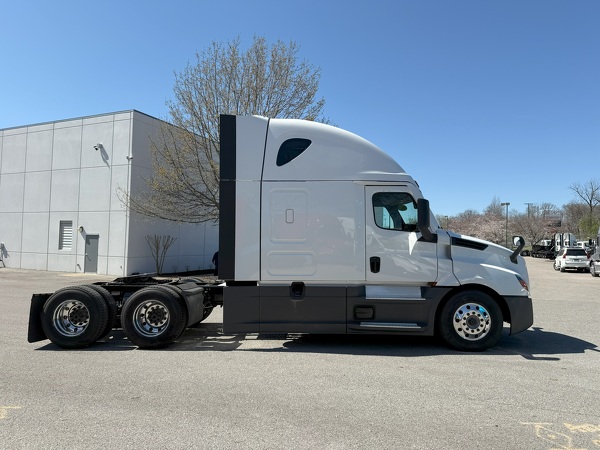 FREIGHTLINER CASCADIA 126SLP 2023