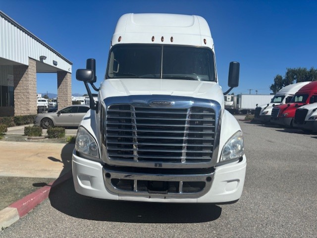 2020 FREIGHTLINER CASCADIA 125SLP - image 2