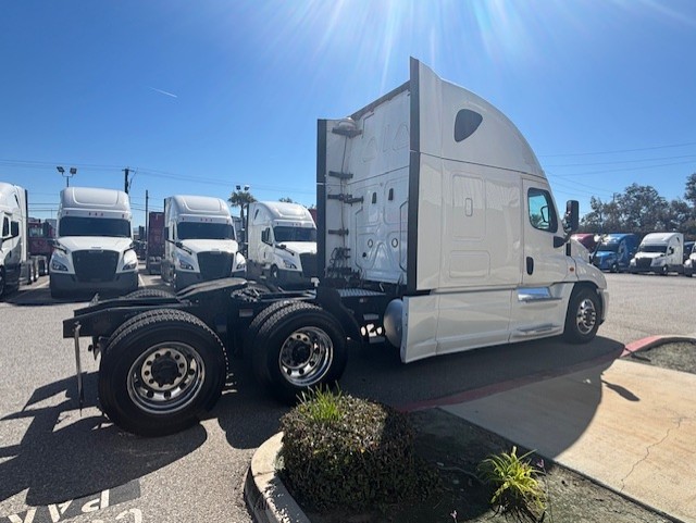 2020 FREIGHTLINER CASCADIA 125SLP - image 6