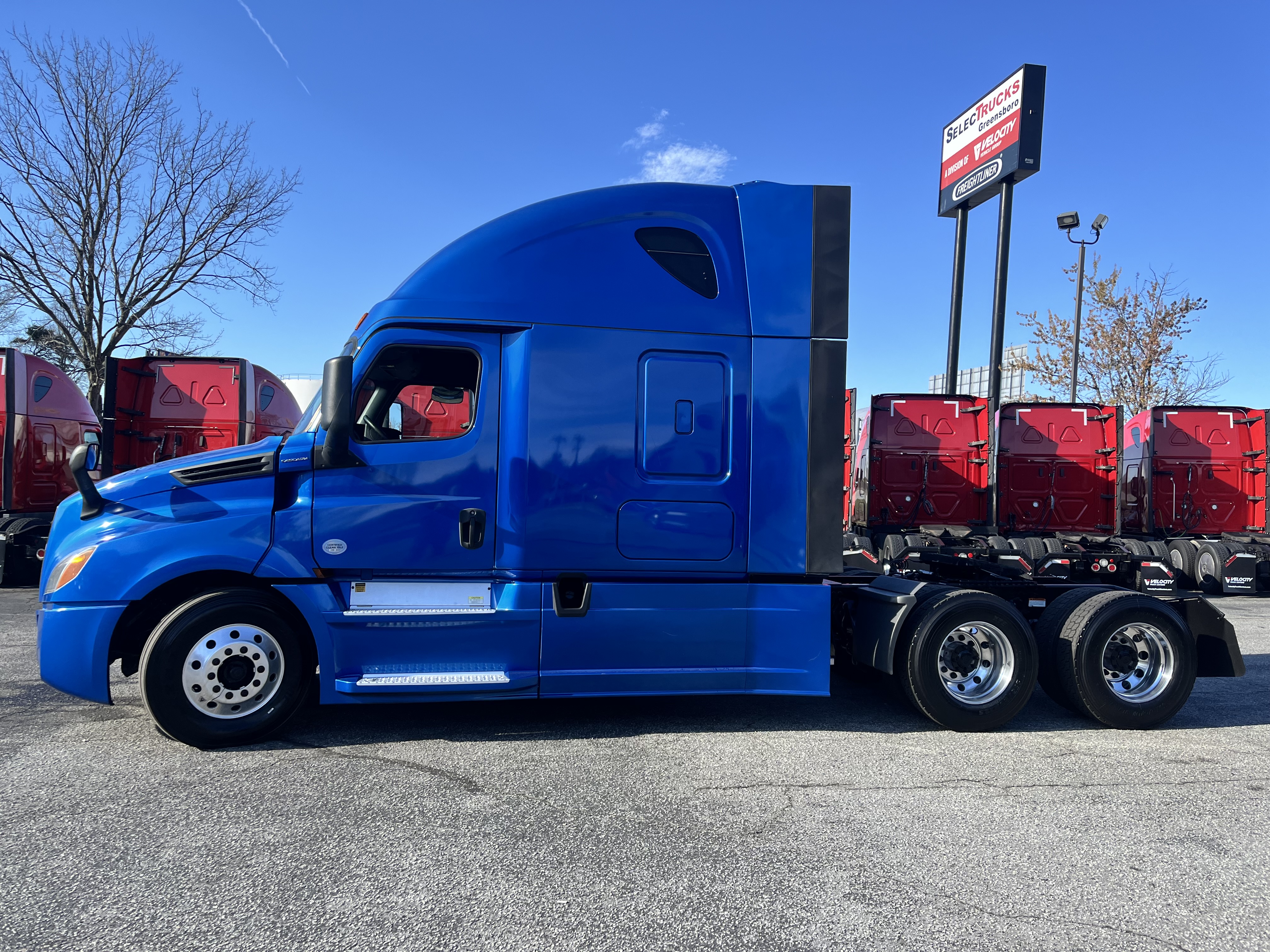 2020 FREIGHTLINER CASCADIA 126SLP - image 2
