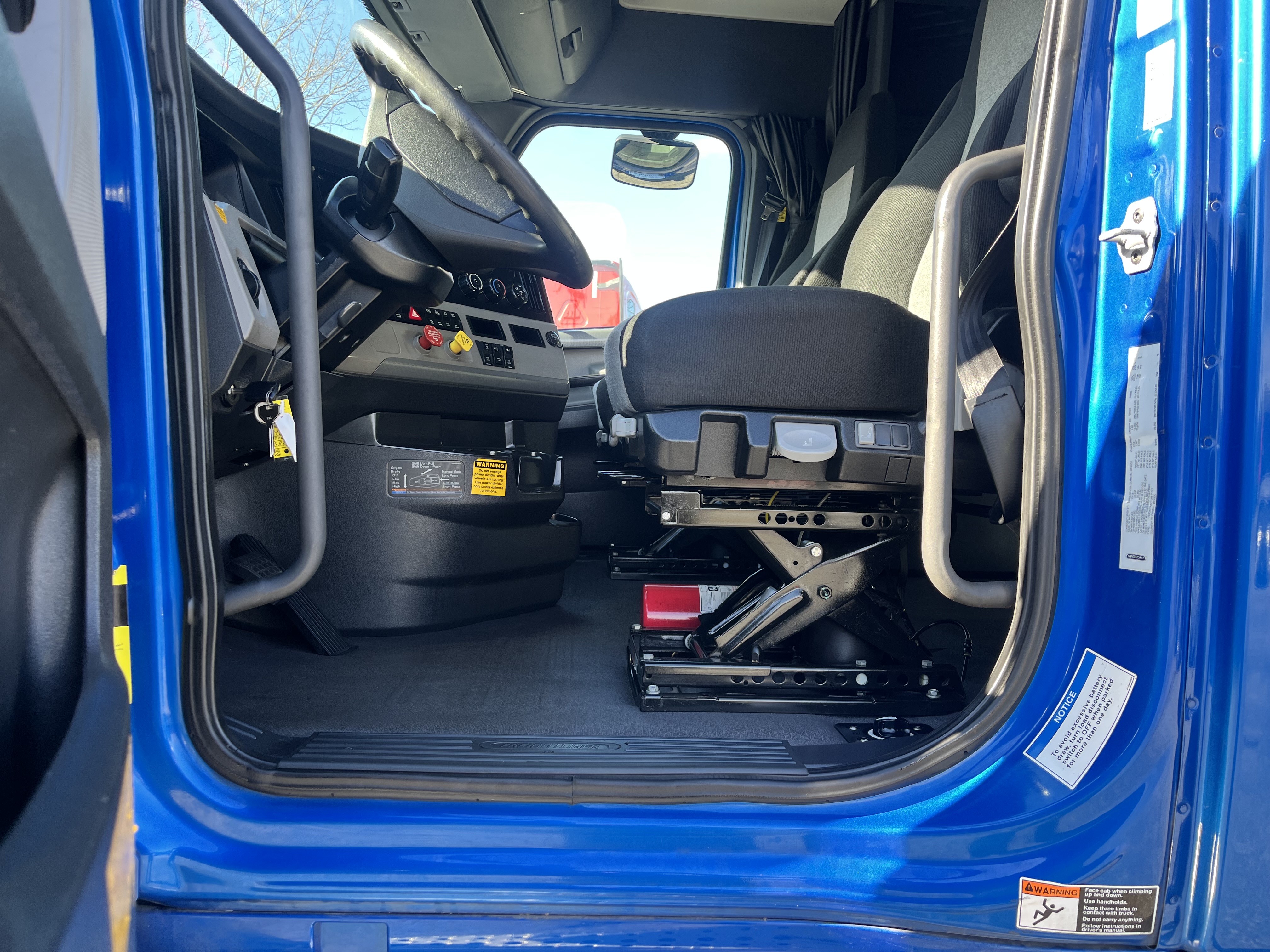 2020 FREIGHTLINER CASCADIA 126SLP - image 15