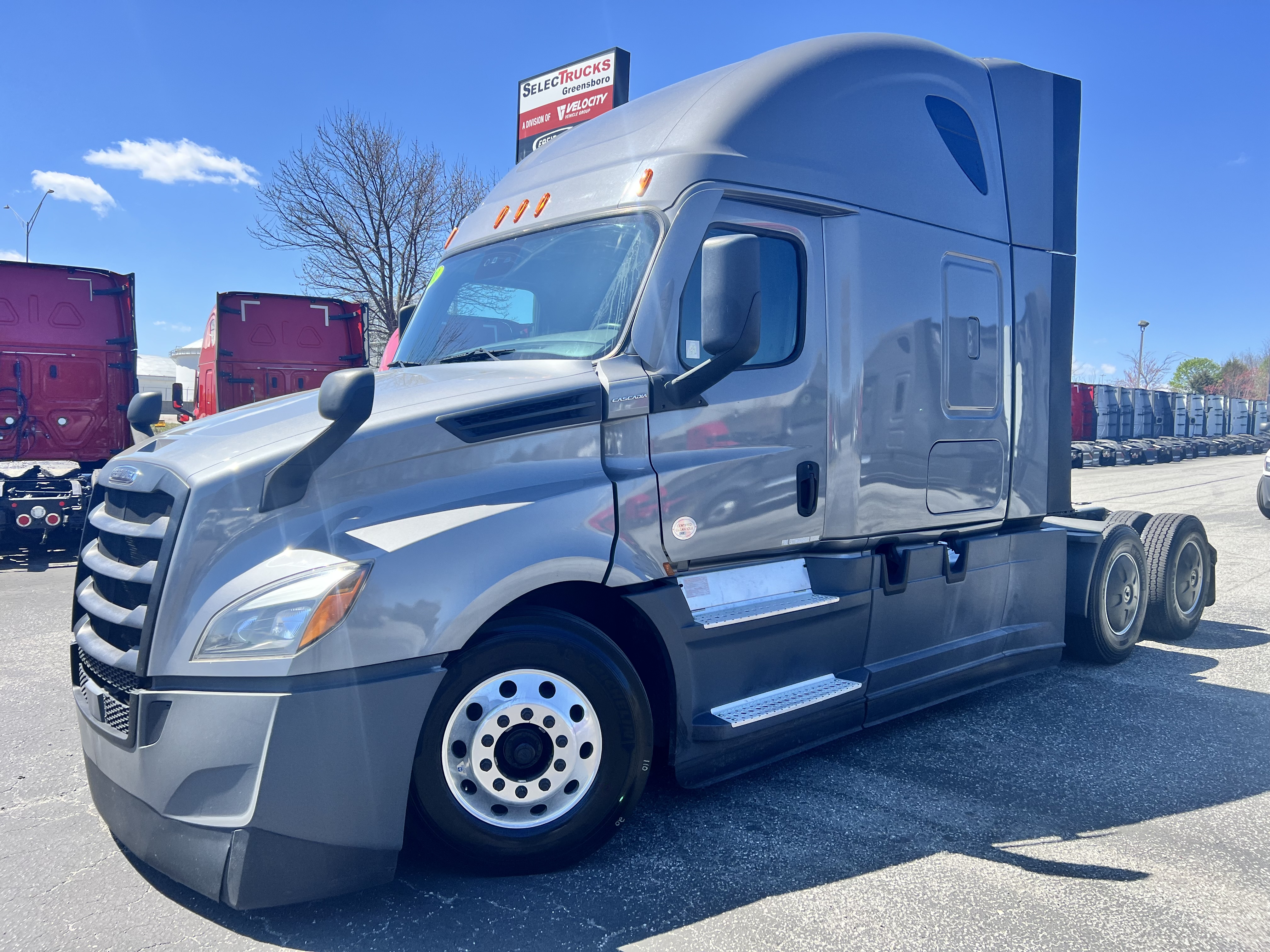 2021 FREIGHTLINER CASCADIA 126SLP - image 1