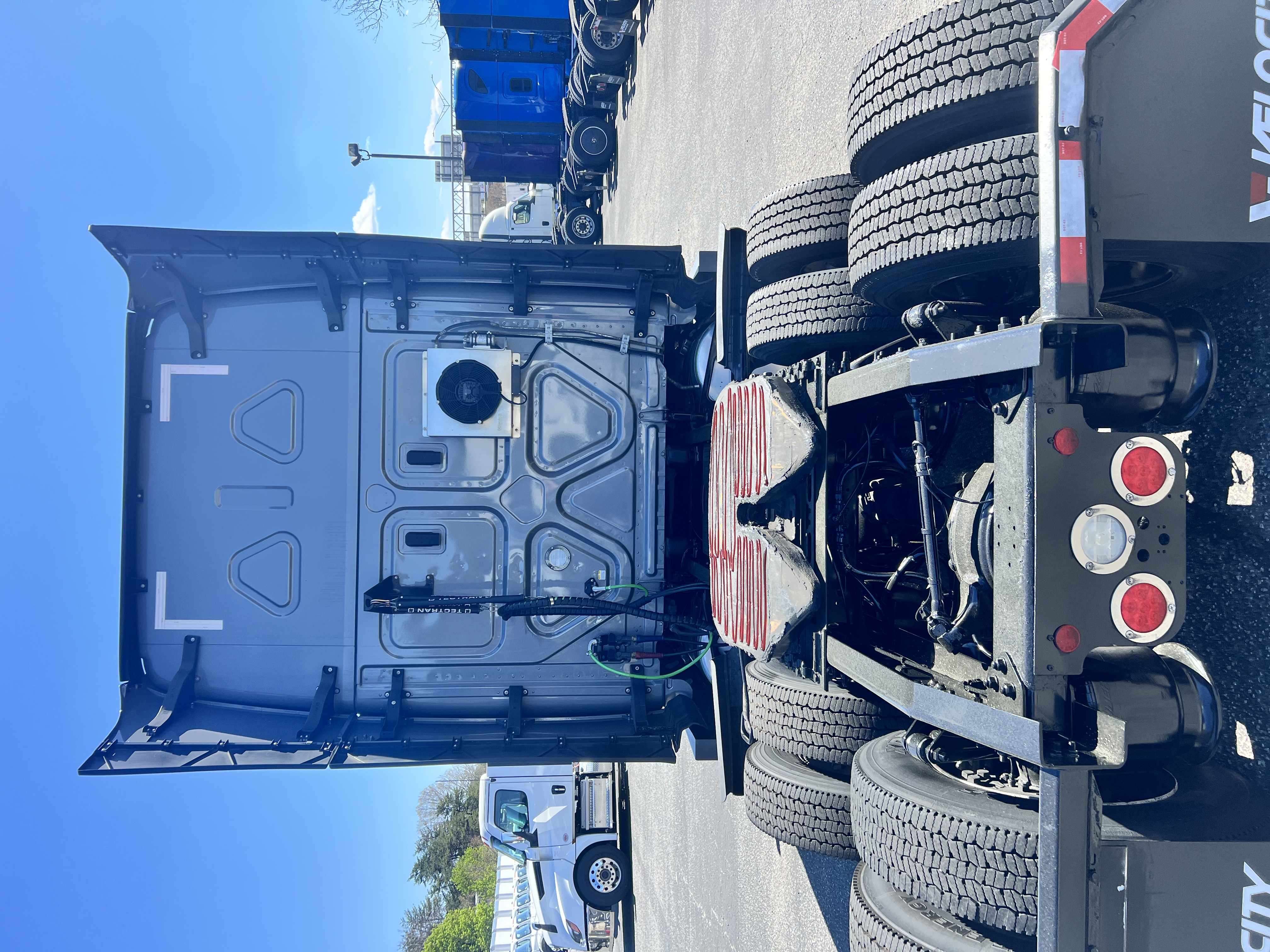 2021 FREIGHTLINER CASCADIA 126SLP - image 3