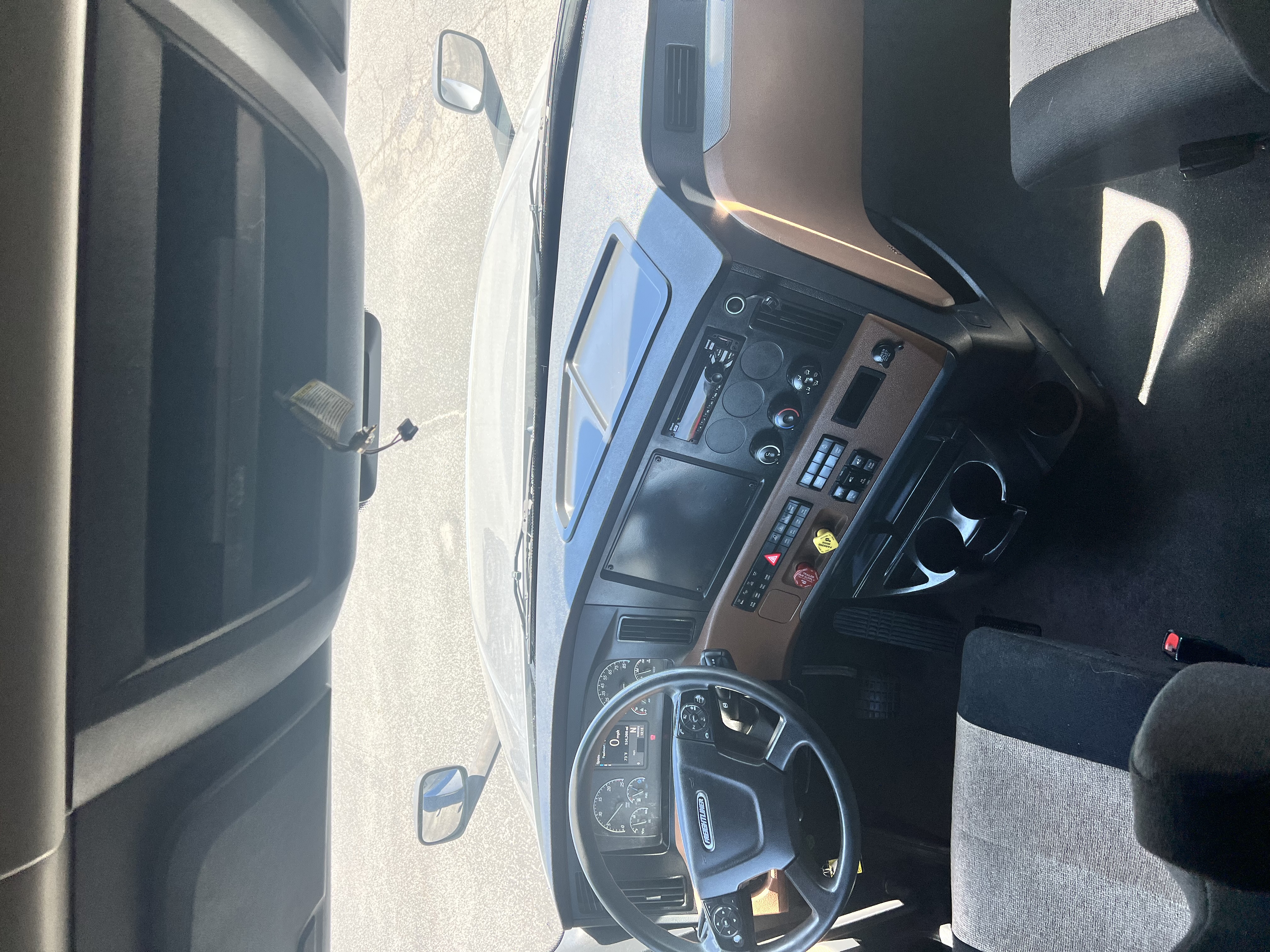 2021 FREIGHTLINER CASCADIA 126SLP - image 20