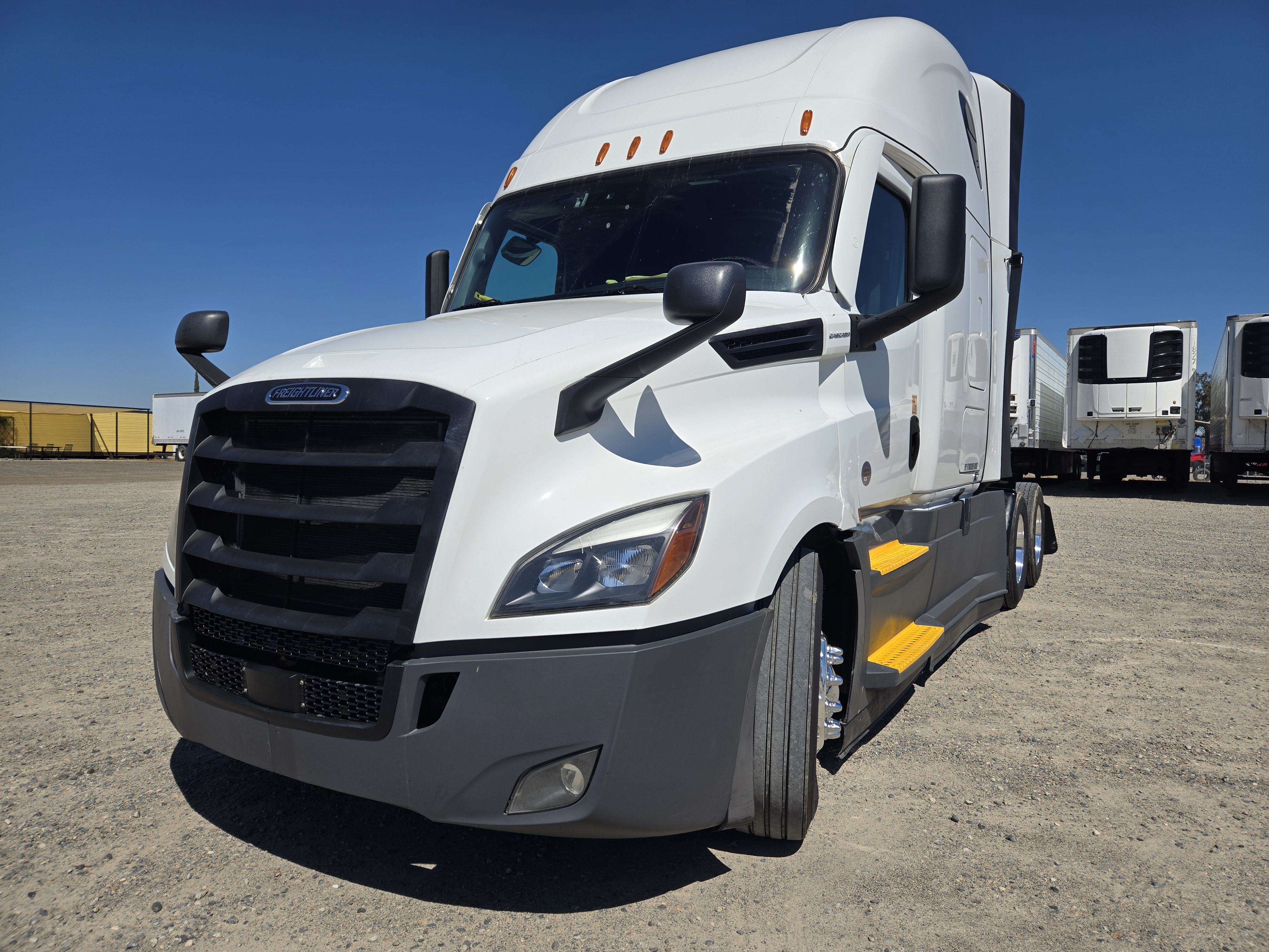 2021 FREIGHTLINER CASCADIA 126SLP - image 1