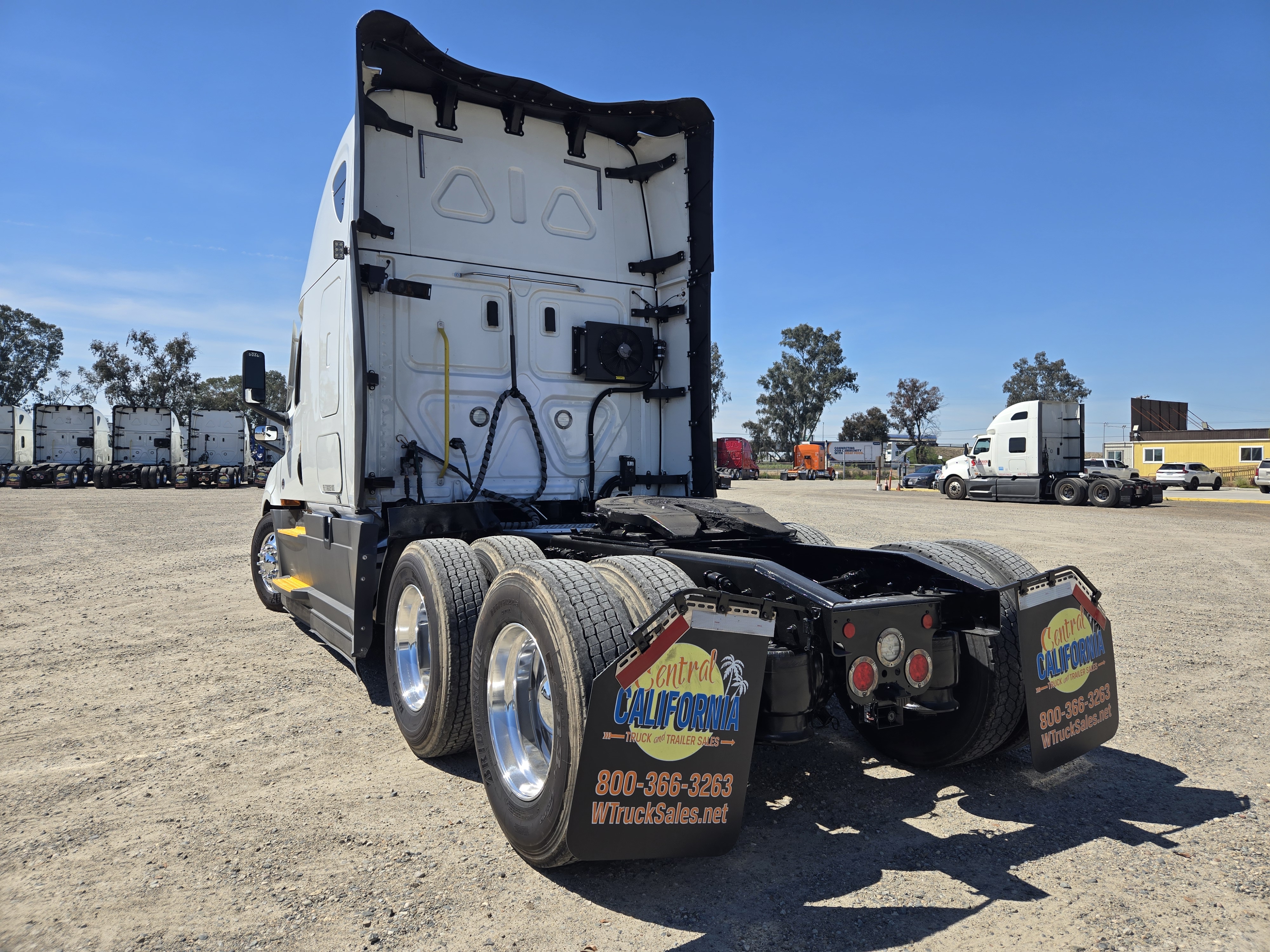 2021 FREIGHTLINER CASCADIA 126SLP - image 4