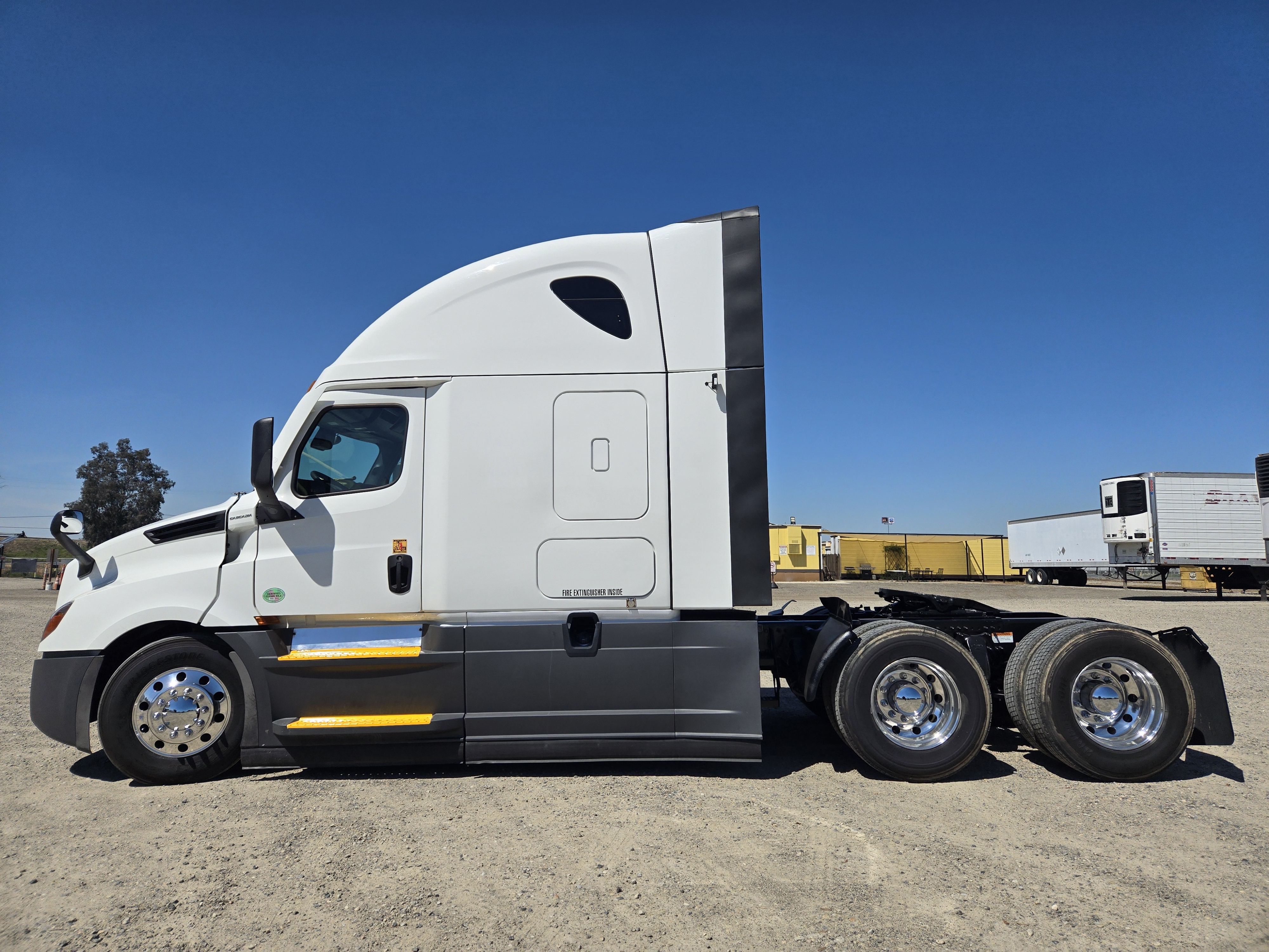 2021 FREIGHTLINER CASCADIA 126SLP - image 3