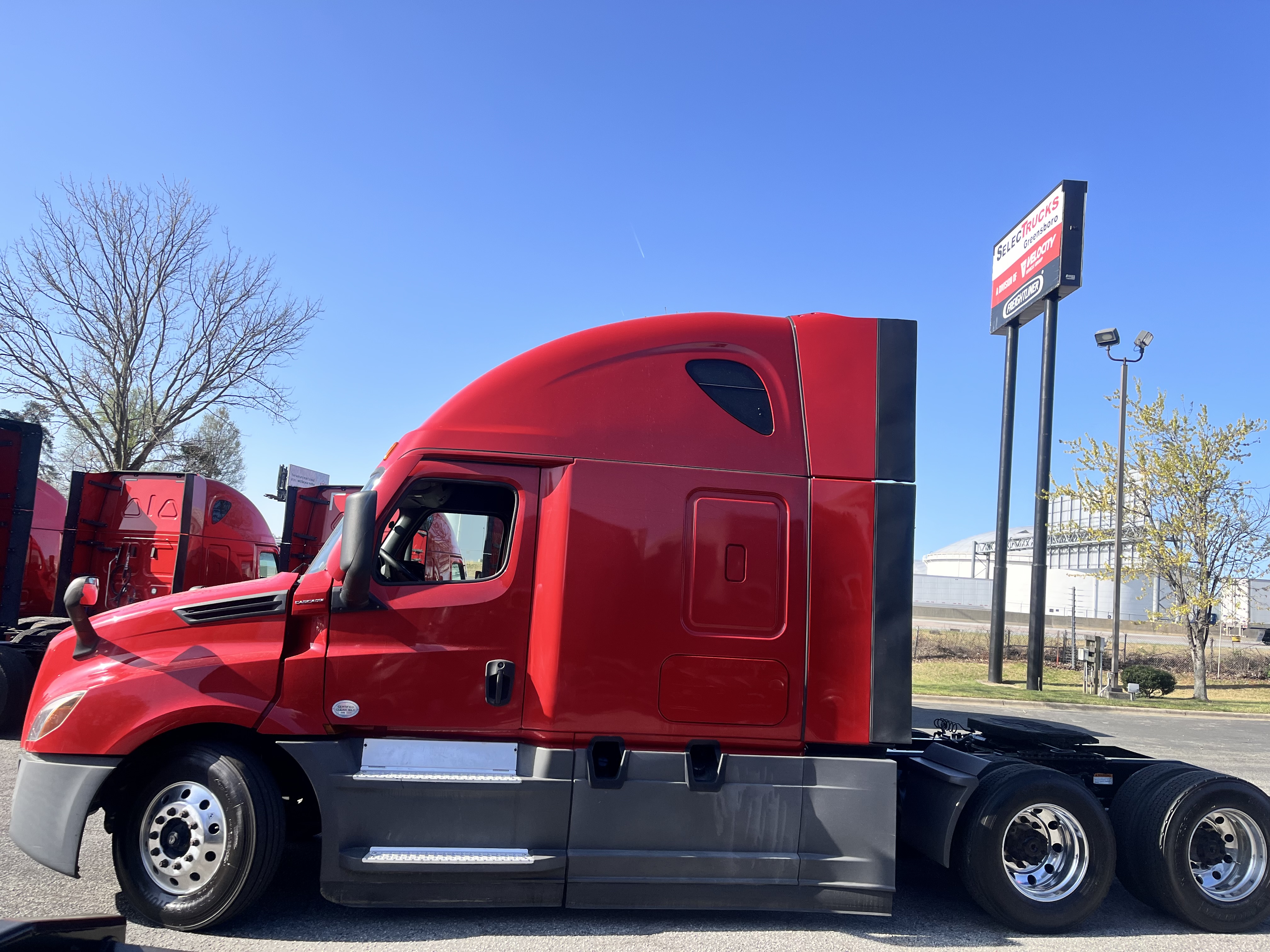 2021 FREIGHTLINER CASCADIA 126SLP - image 2