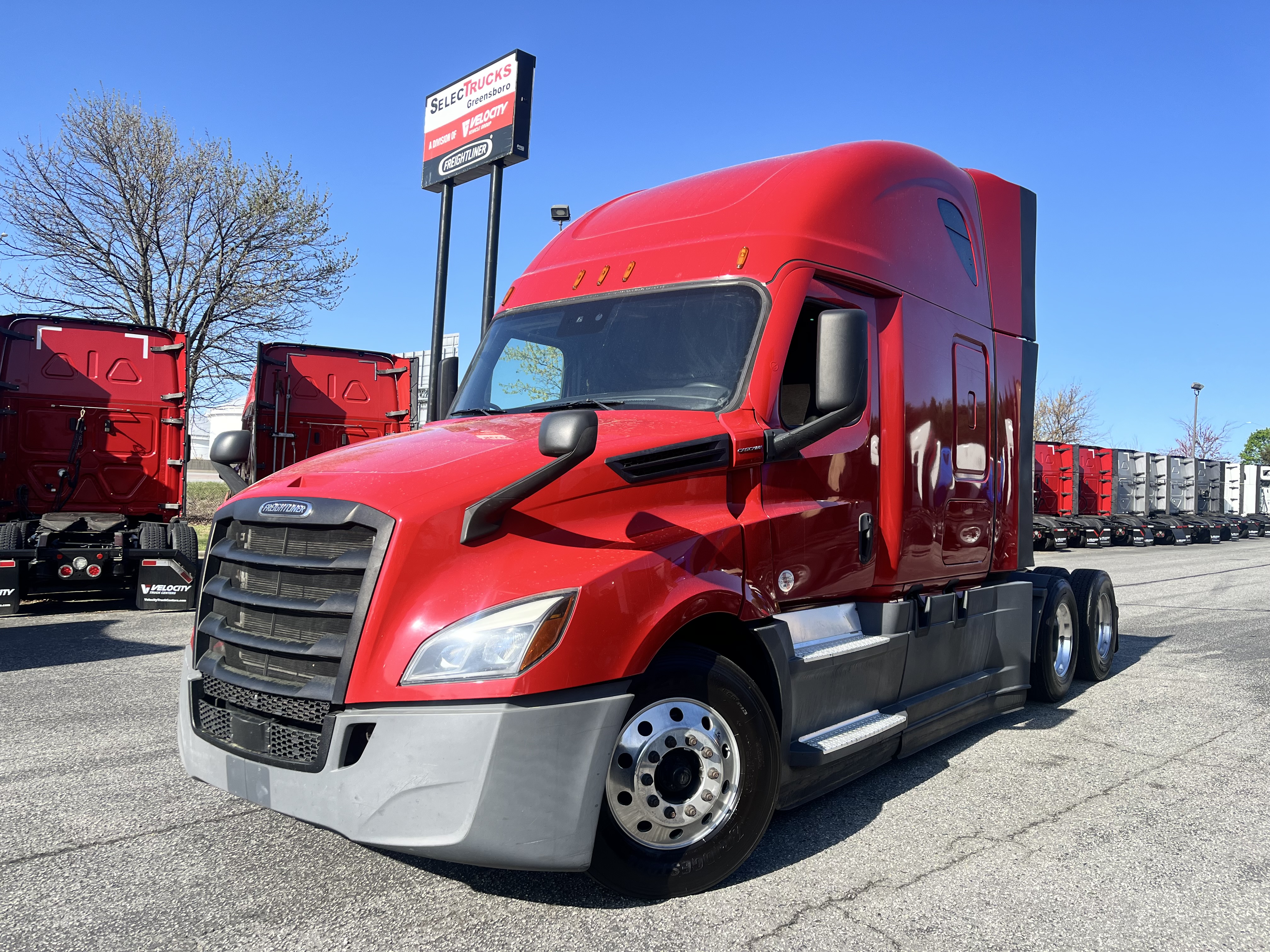 2021 FREIGHTLINER CASCADIA 126SLP - image 1