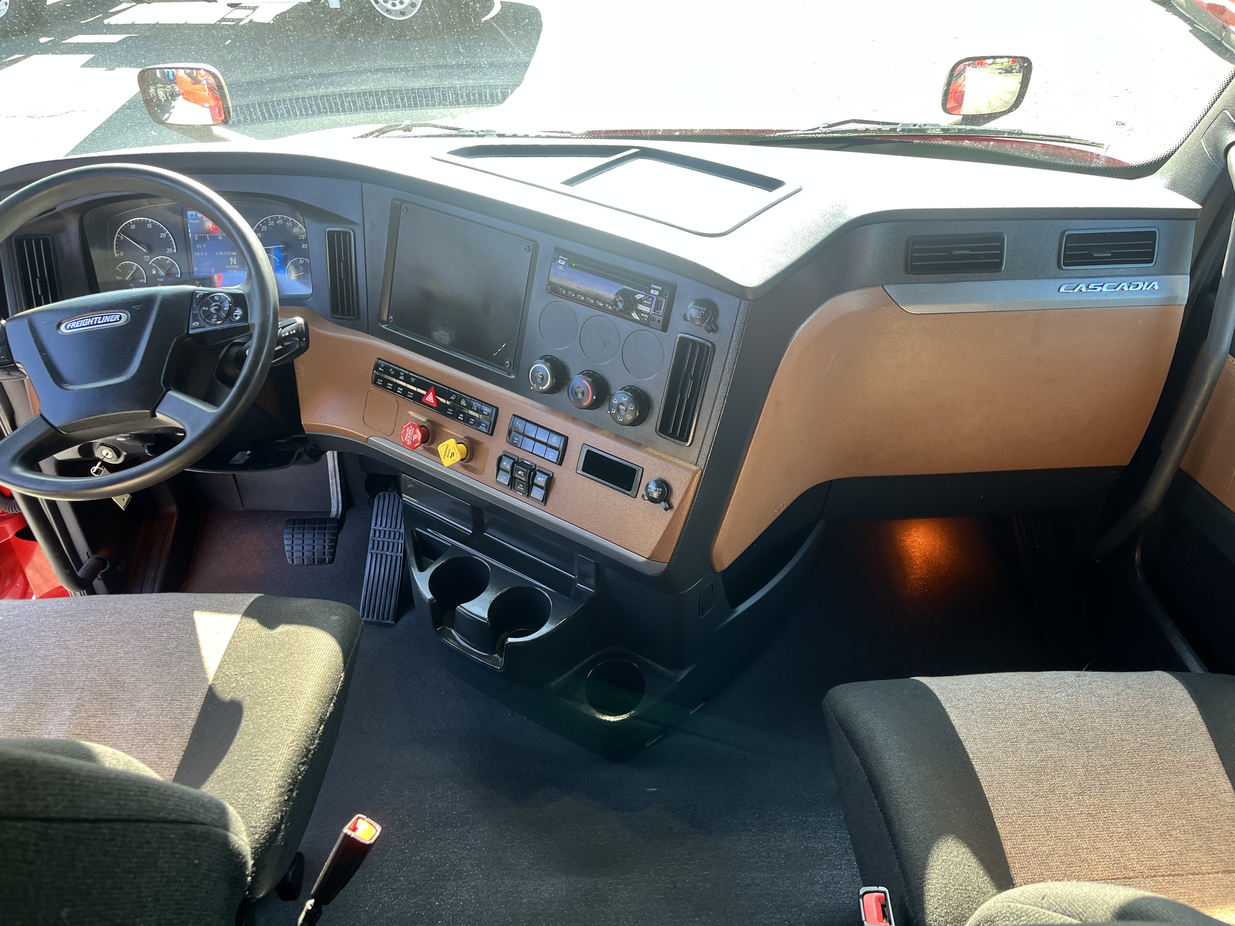 2021 FREIGHTLINER CASCADIA 126SLP - image 19