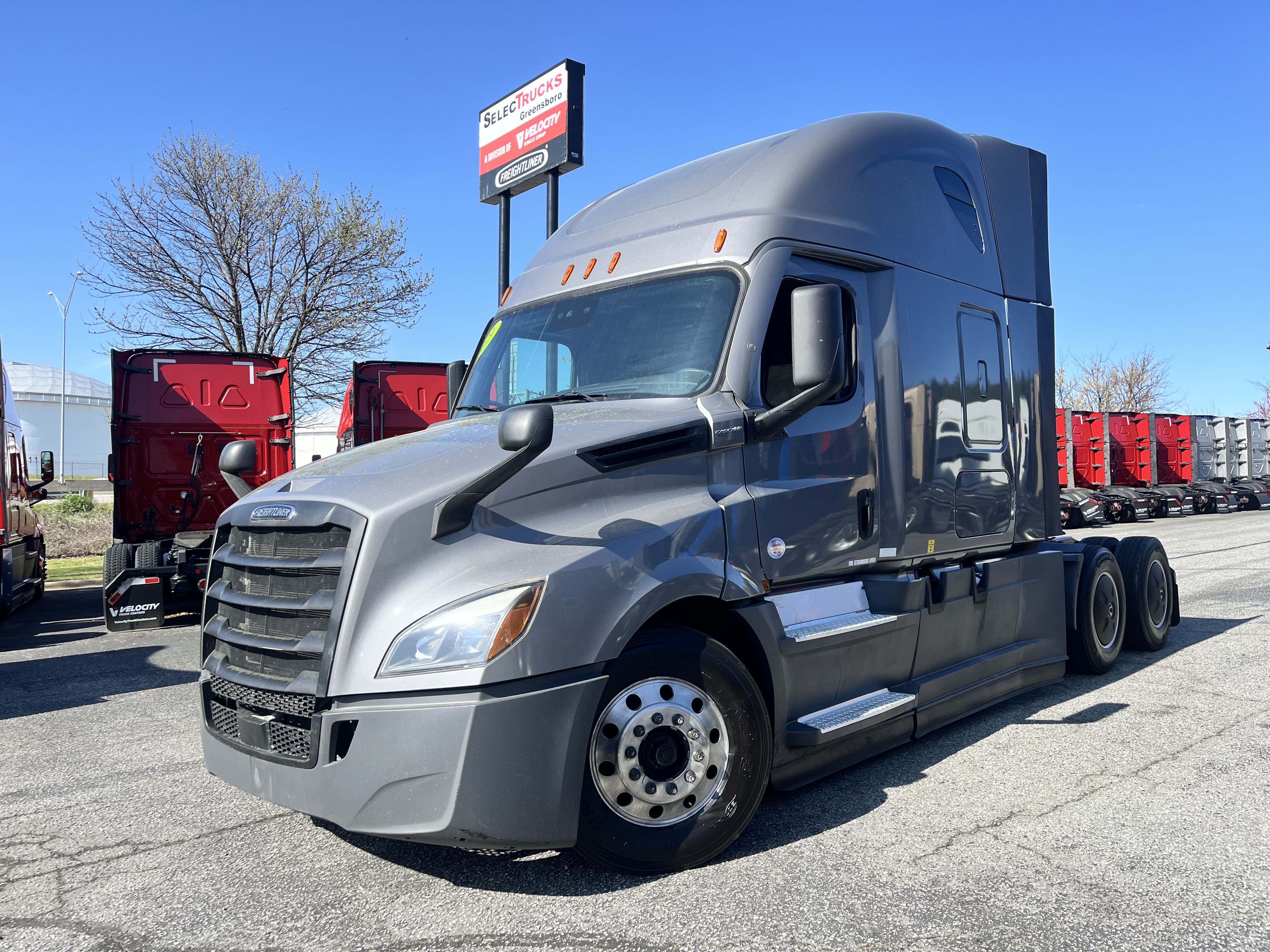 2021 FREIGHTLINER CASCADIA 126SLP - image 1