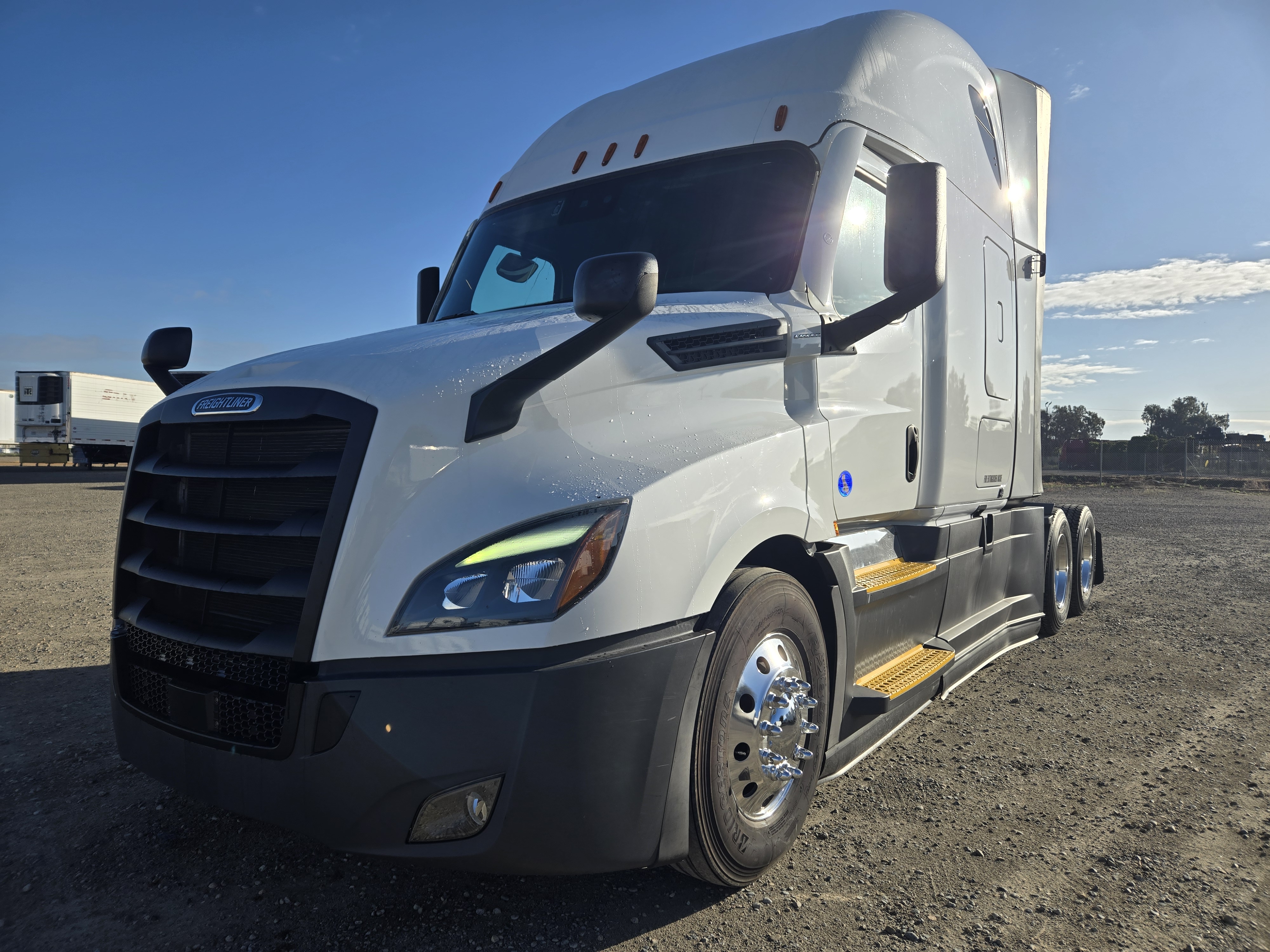 2021 FREIGHTLINER CASCADIA 126SLP - image 1