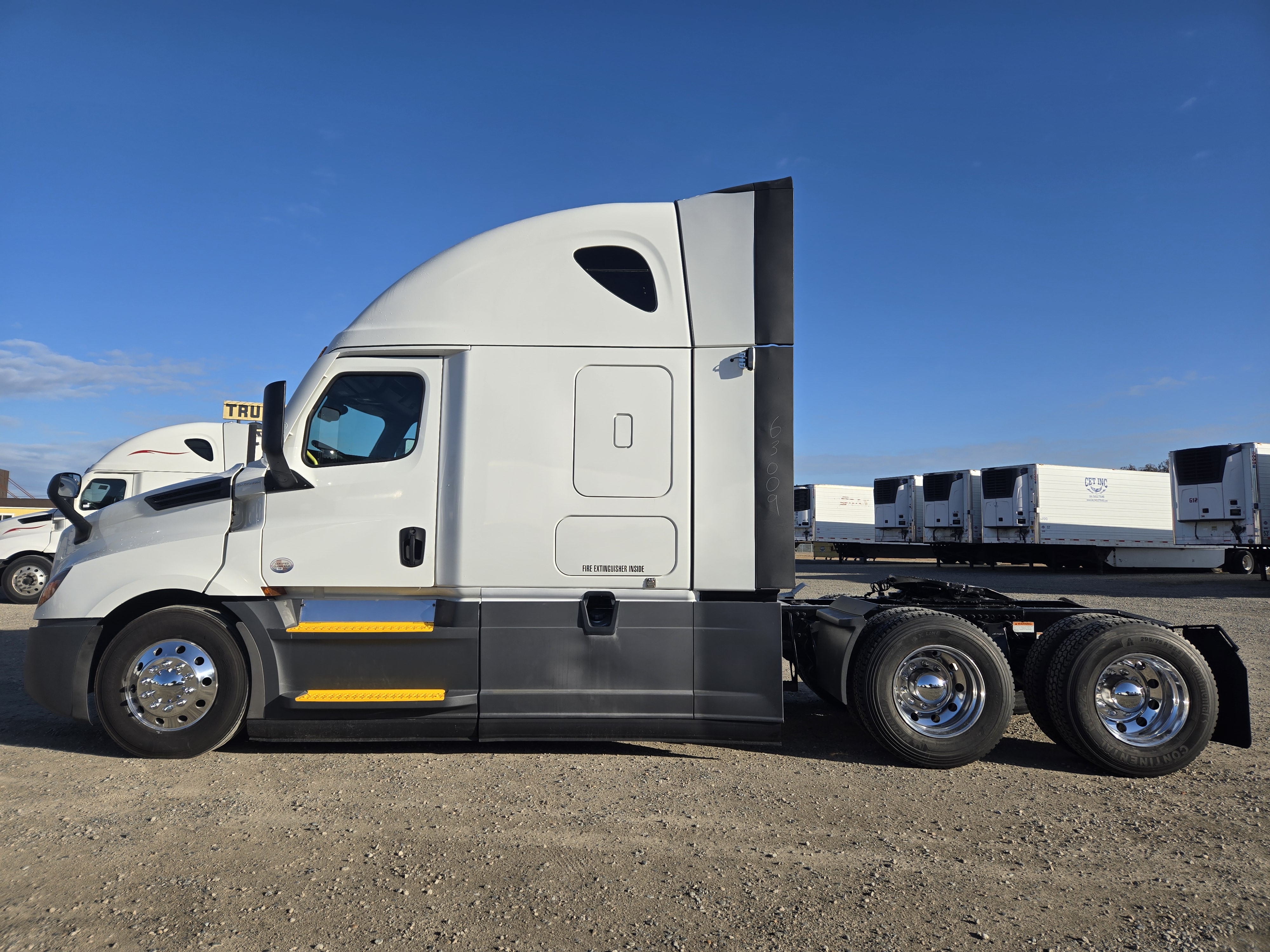 2021 FREIGHTLINER CASCADIA 126SLP - image 3