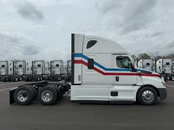 FREIGHTLINER CASCADIA 126SLP 2021