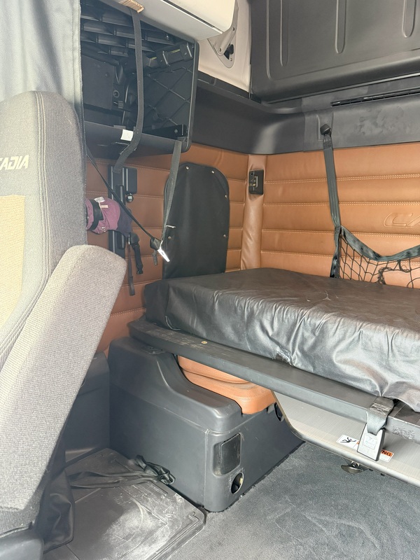 FREIGHTLINER CASCADIA 126SLP 2021