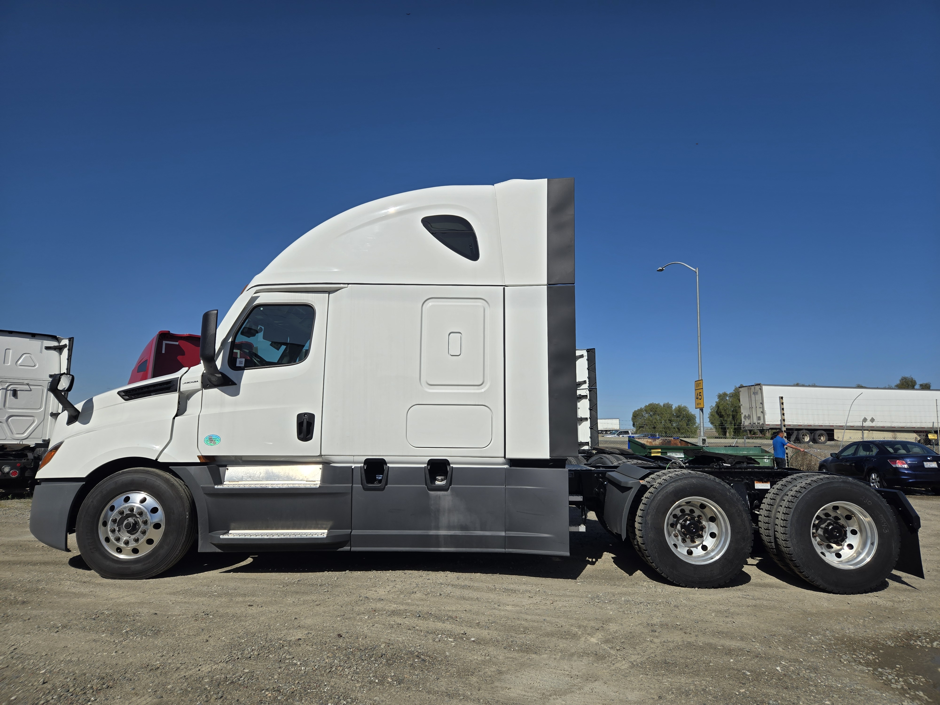 2022 FREIGHTLINER CASCADIA 126SLP - image 3