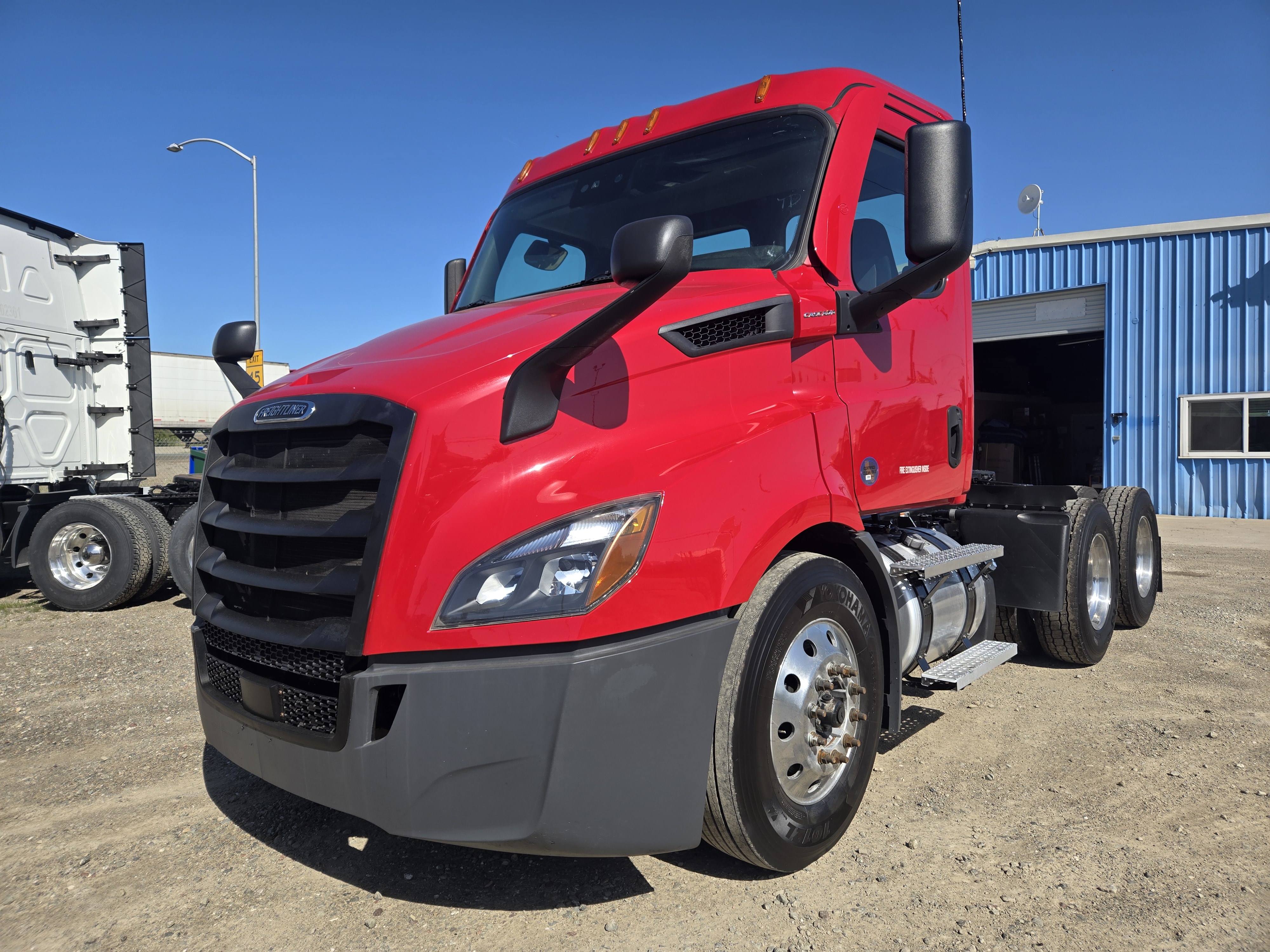 2021 FREIGHTLINER CASCADIA 116DC - image 1