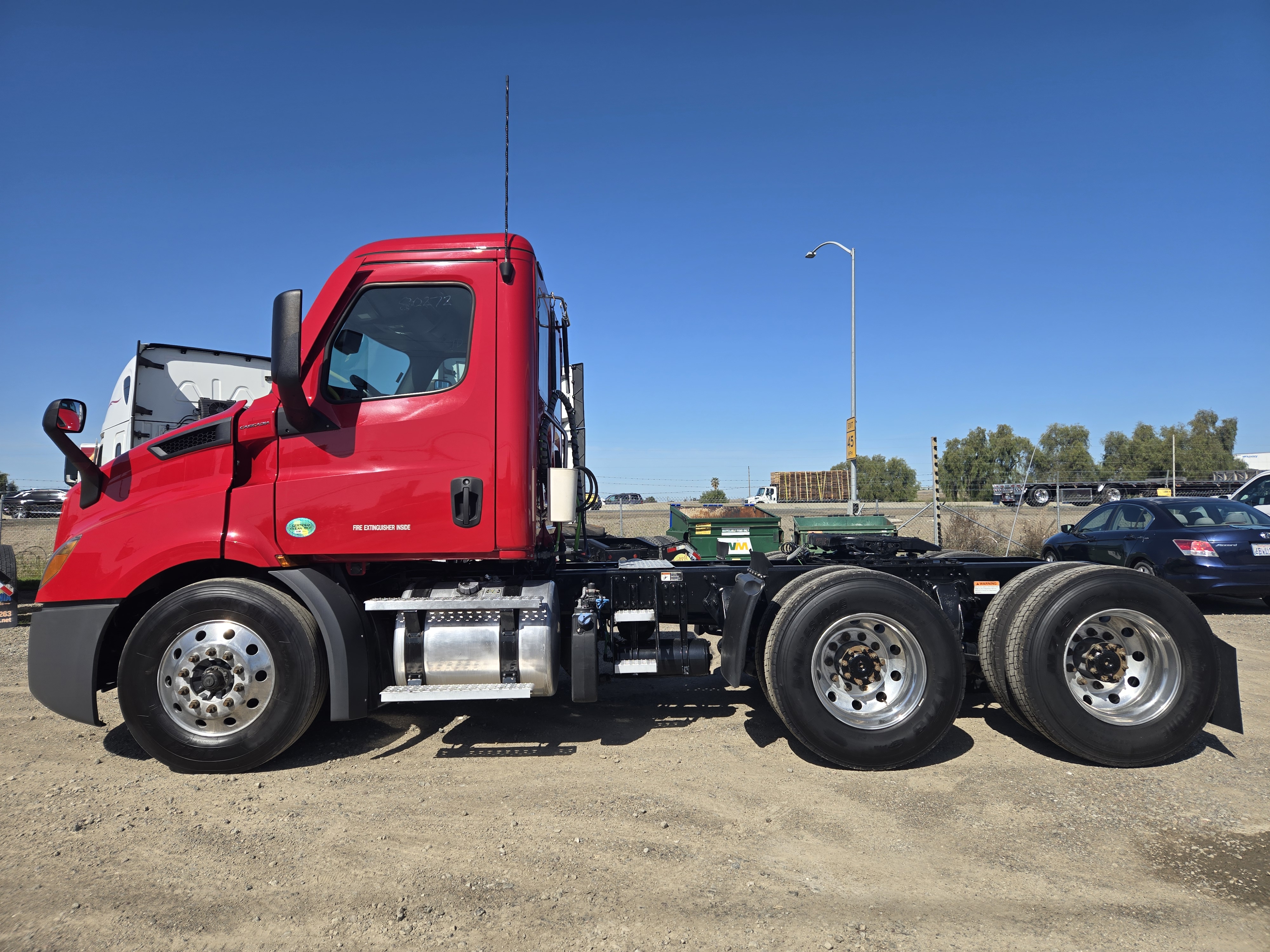 2021 FREIGHTLINER CASCADIA 116DC - image 3
