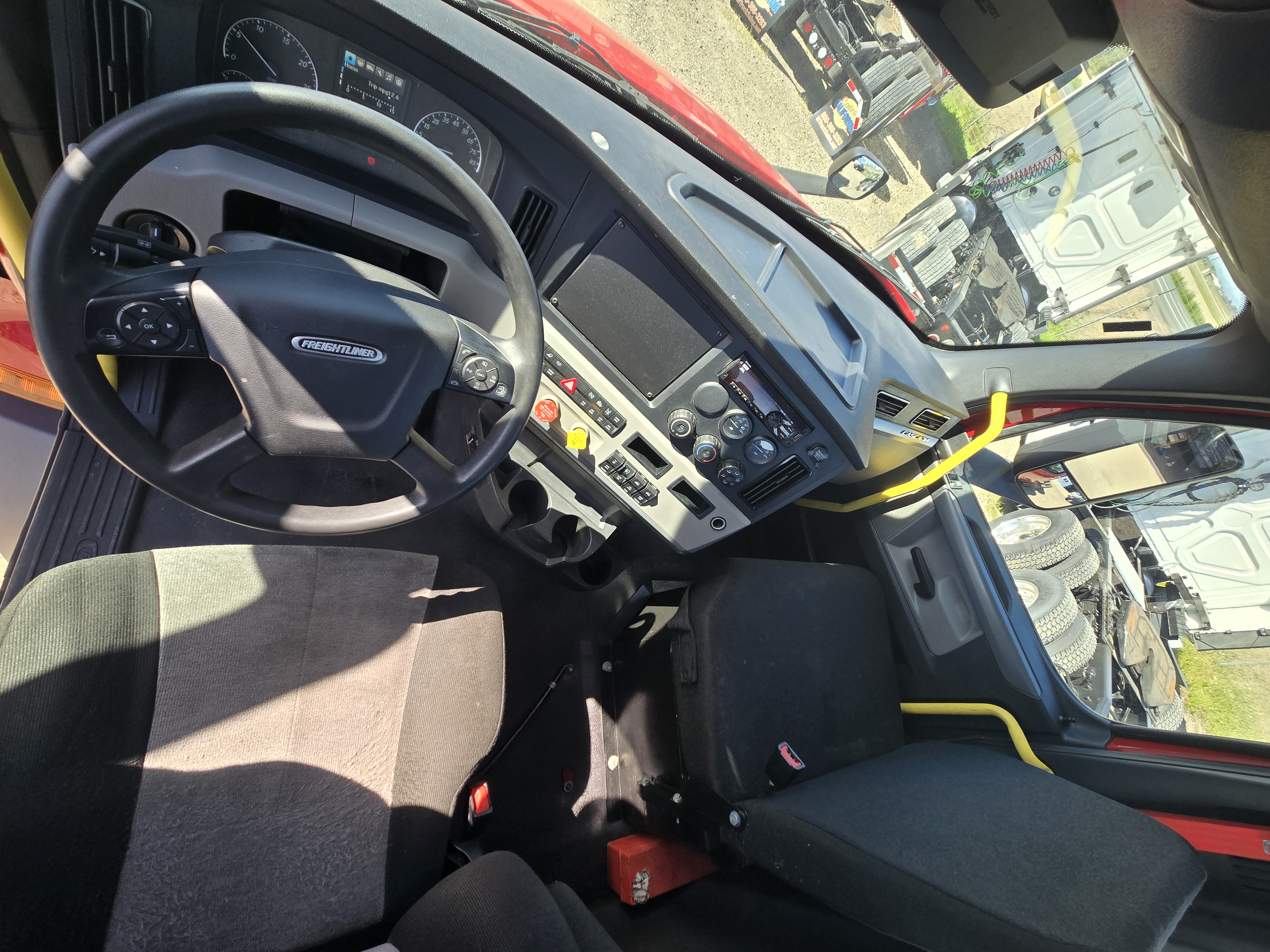 2021 FREIGHTLINER CASCADIA 116DC - image 17