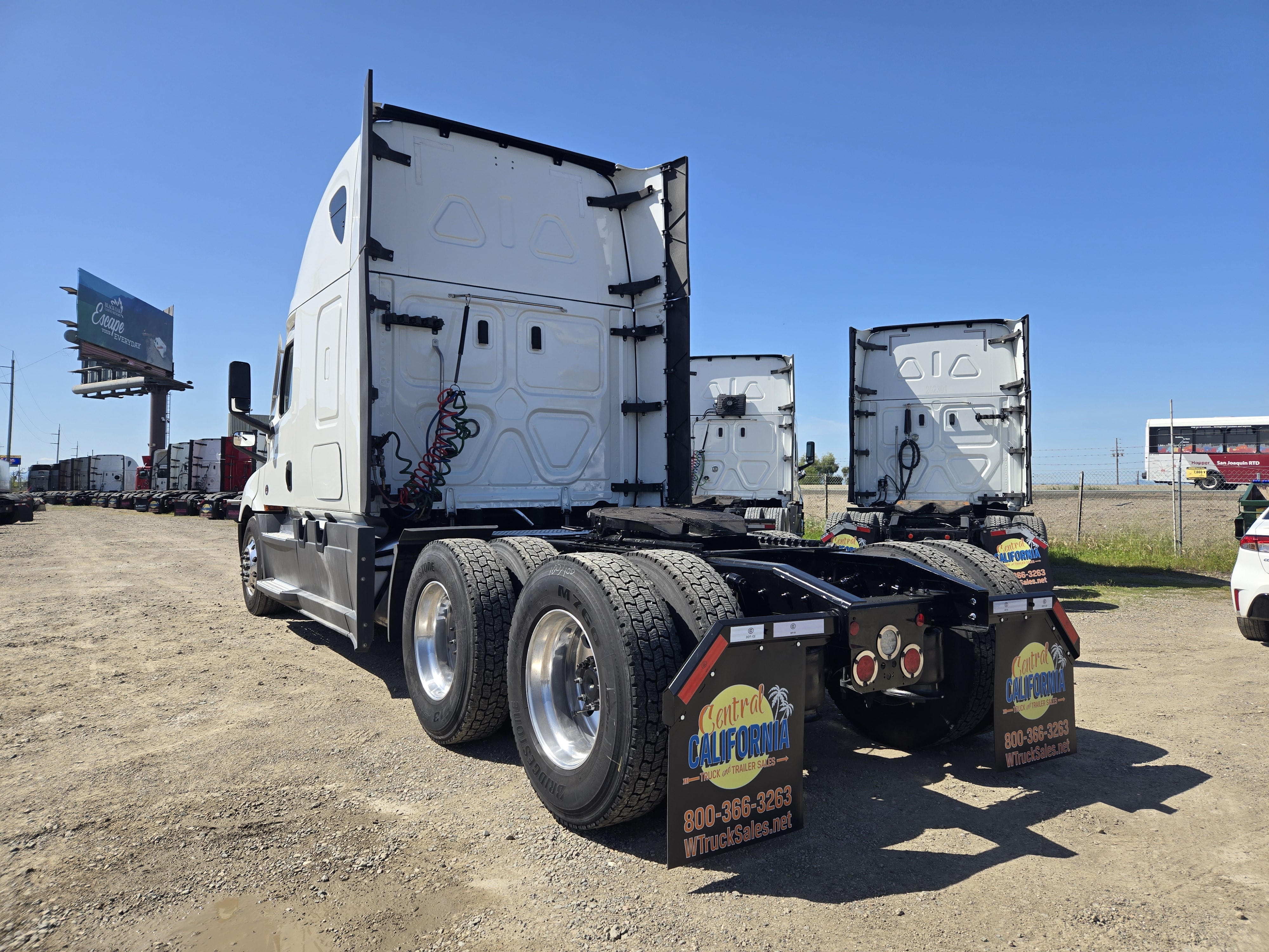 2023 FREIGHTLINER CASCADIA 126SLP - image 4