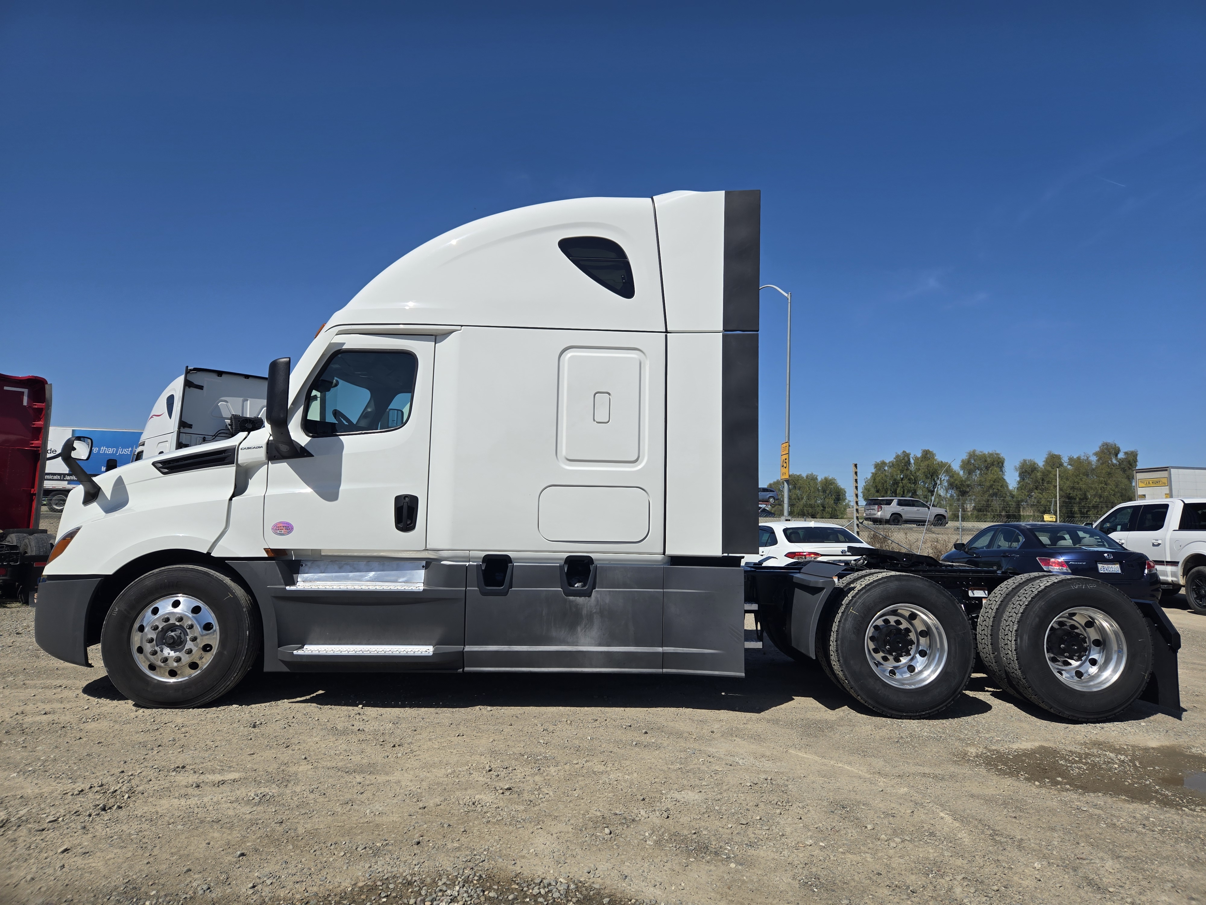 2023 FREIGHTLINER CASCADIA 126SLP - image 3