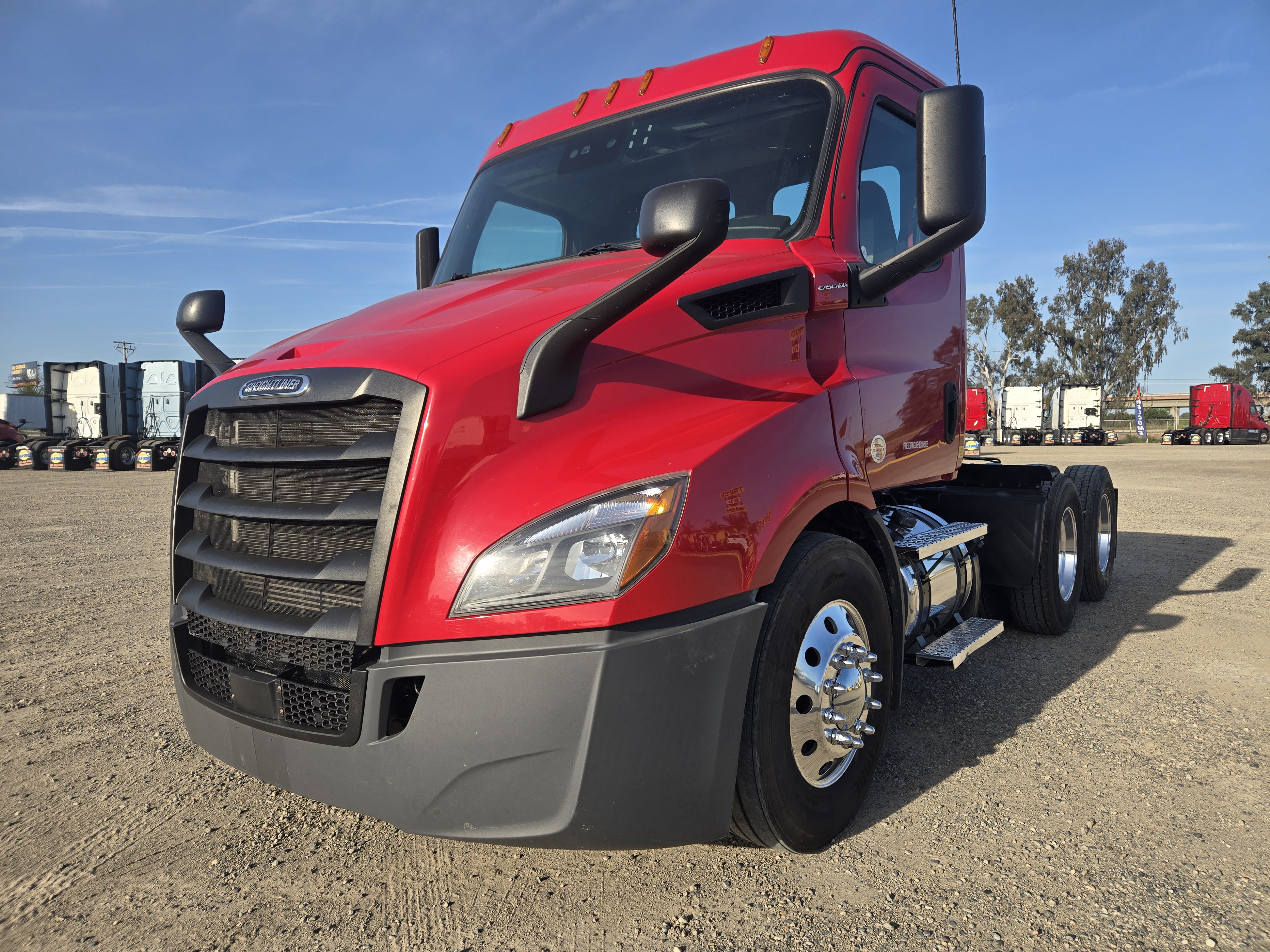 2021 FREIGHTLINER CASCADIA 116DC - image 1